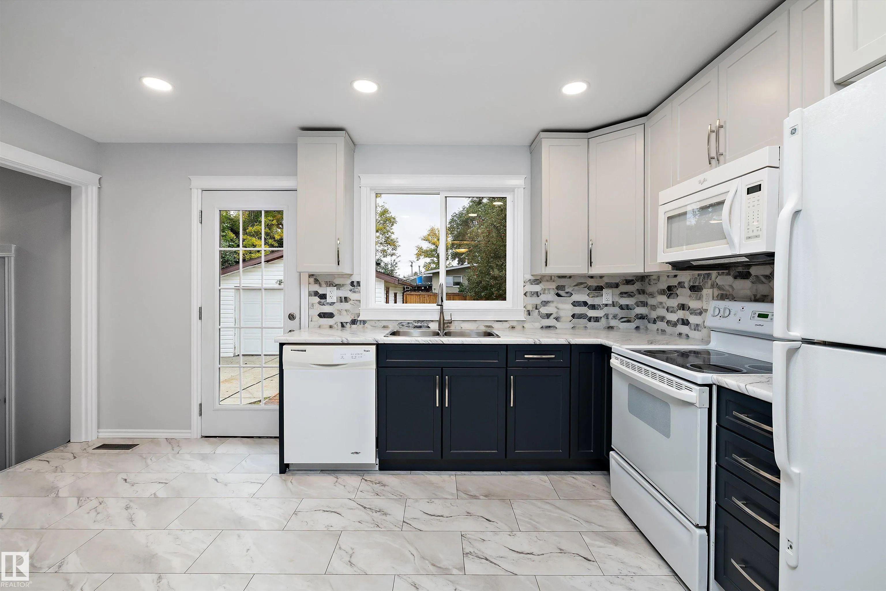 1032 MONY PENNY Crescent