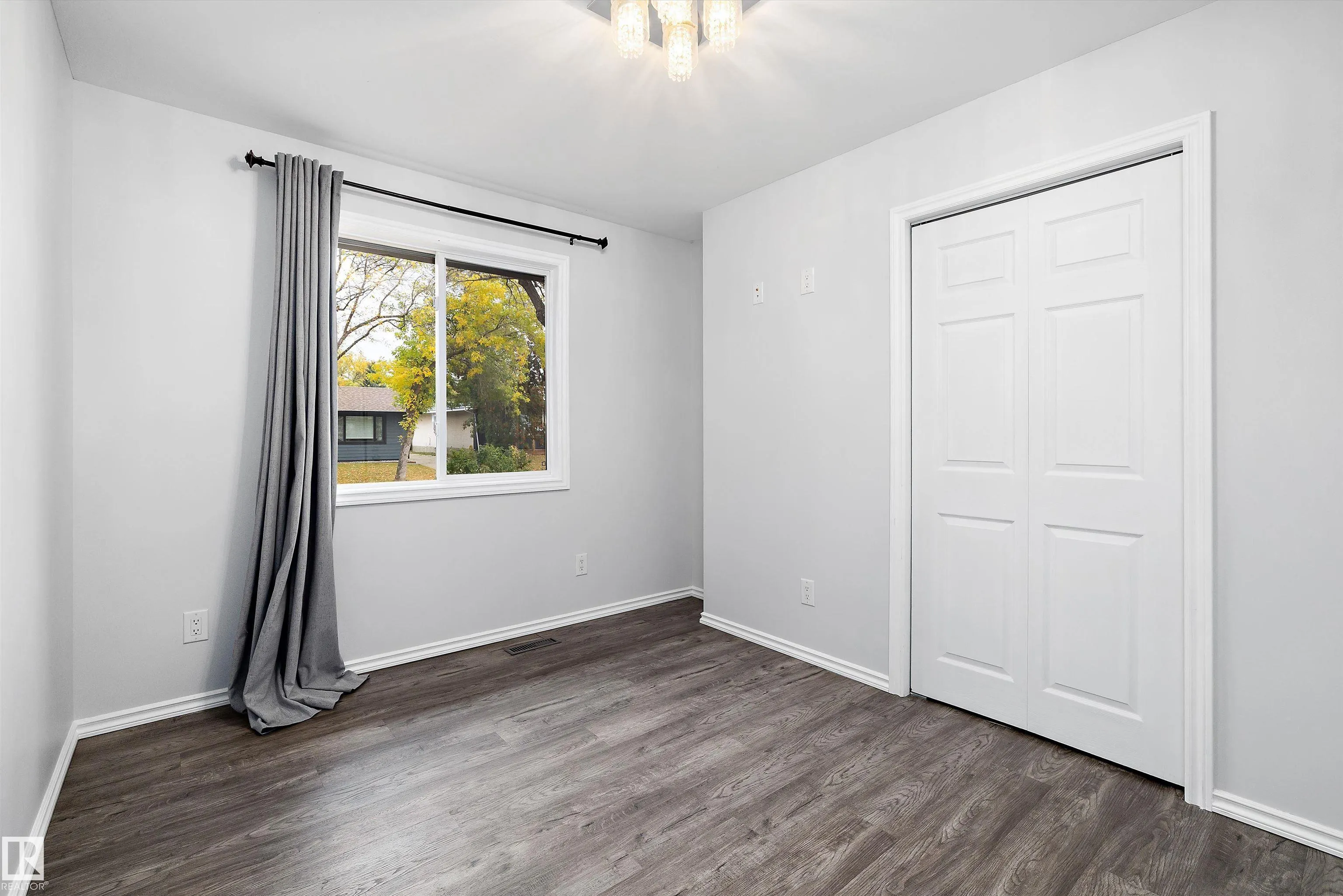 1032 MONY PENNY Crescent