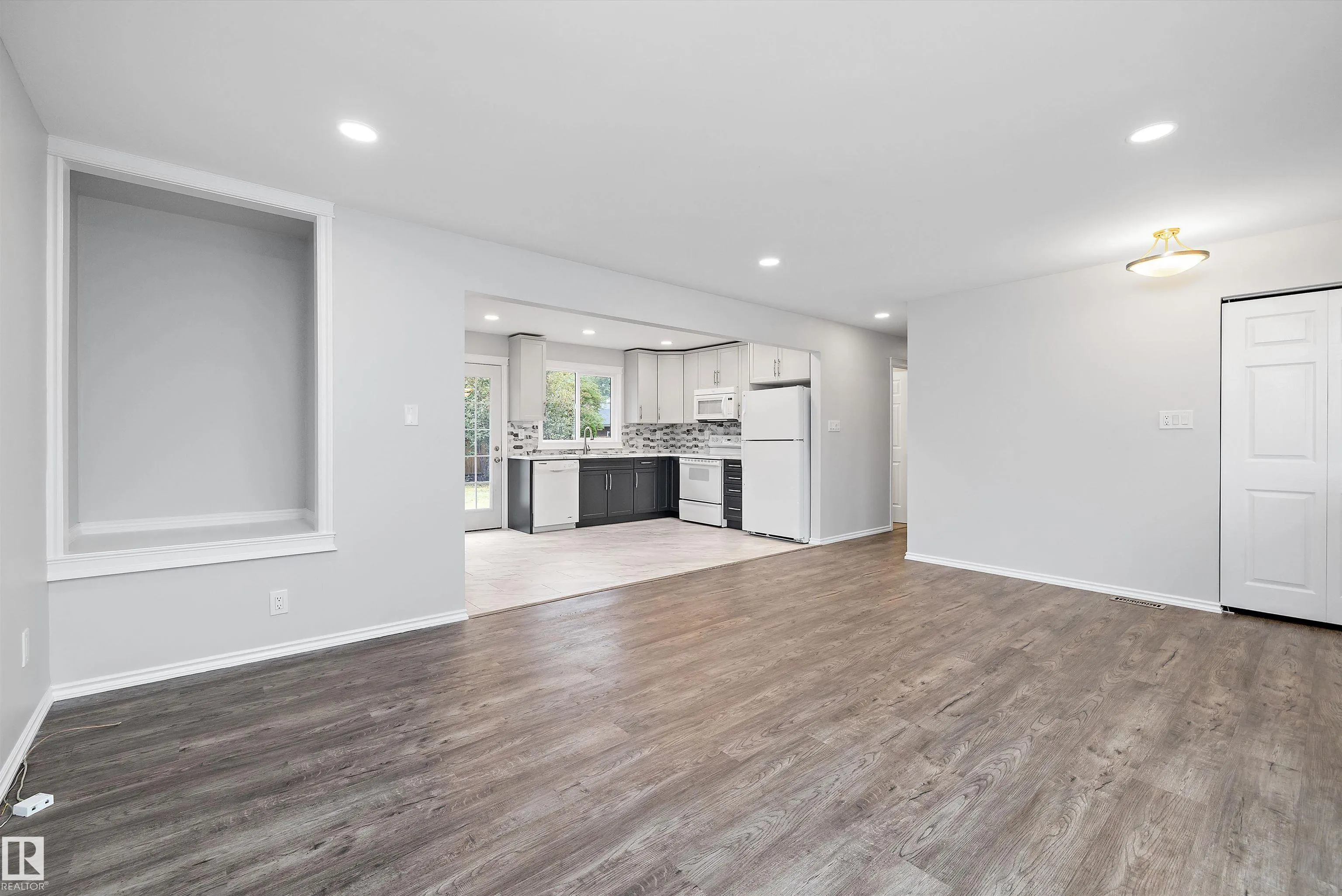 1032 MONY PENNY Crescent