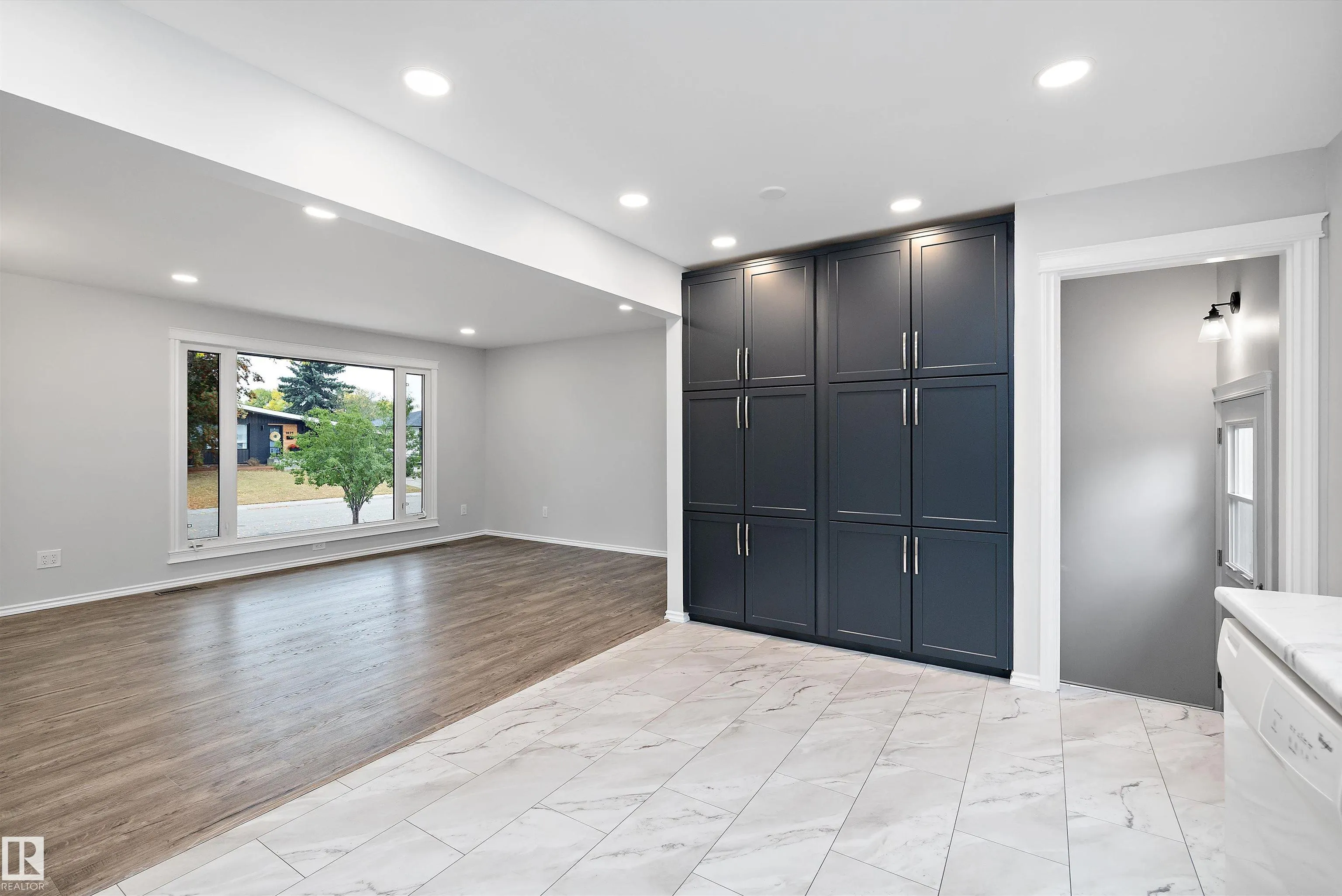 1032 MONY PENNY Crescent