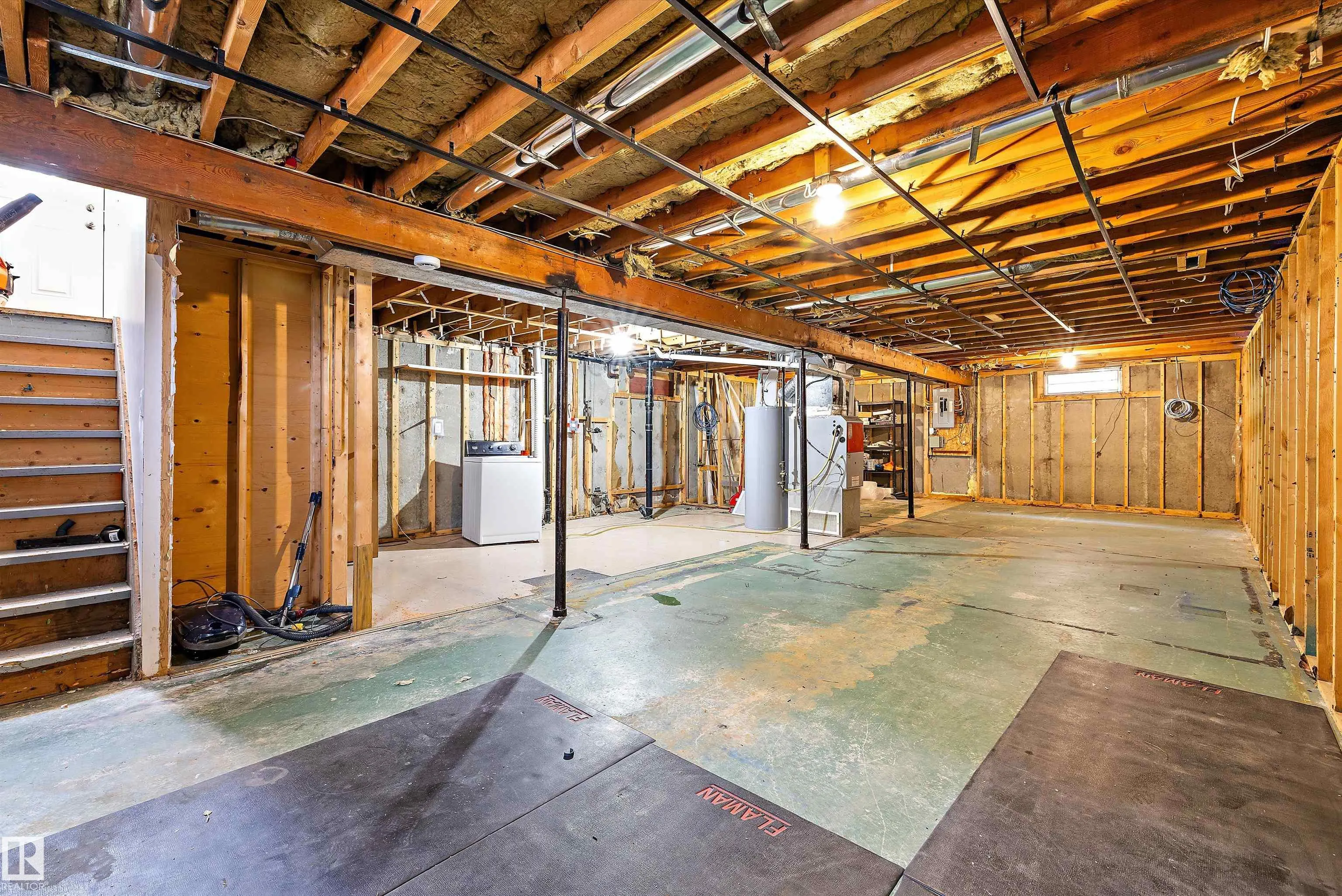 1032 MONY PENNY Crescent