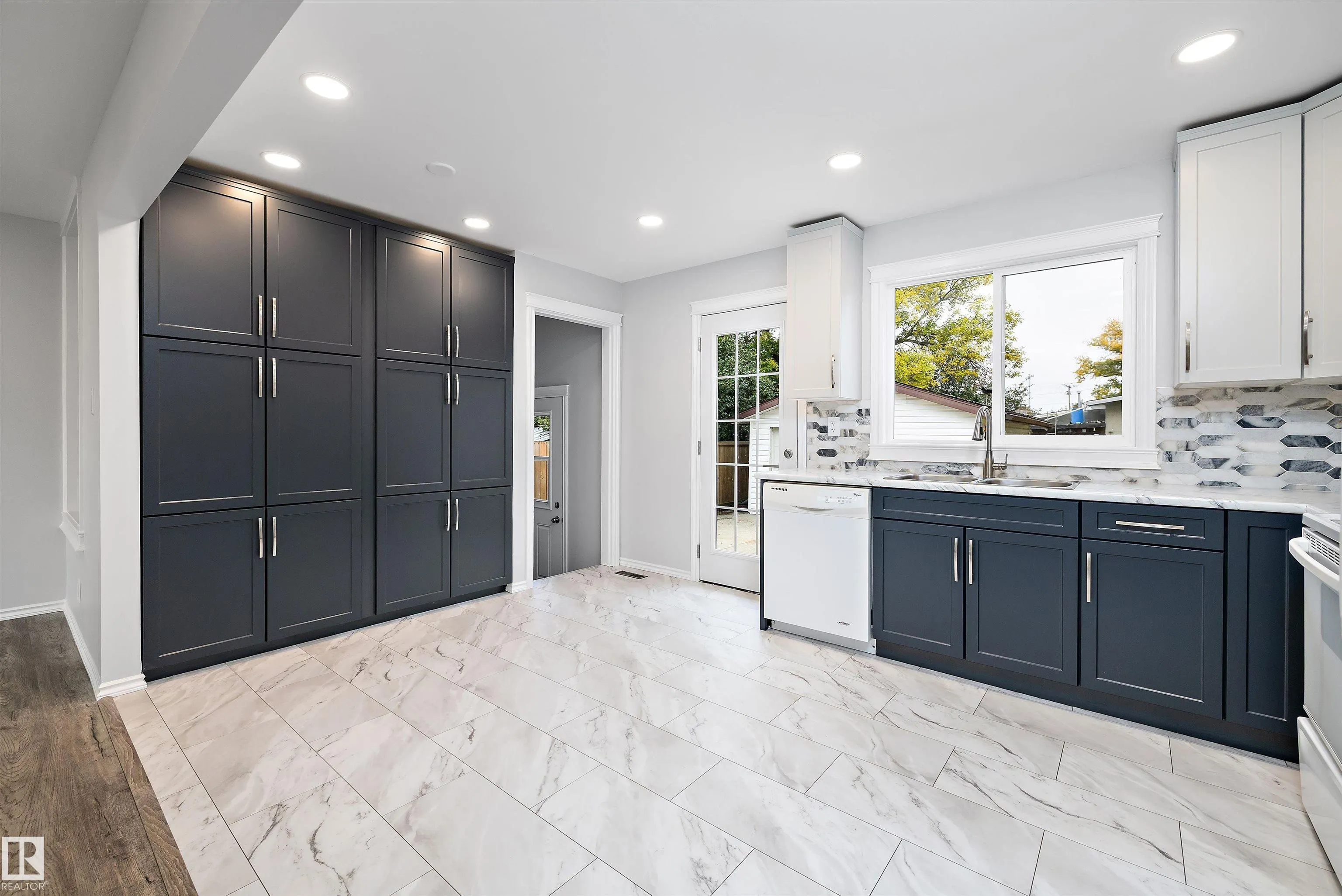 1032 MONY PENNY Crescent