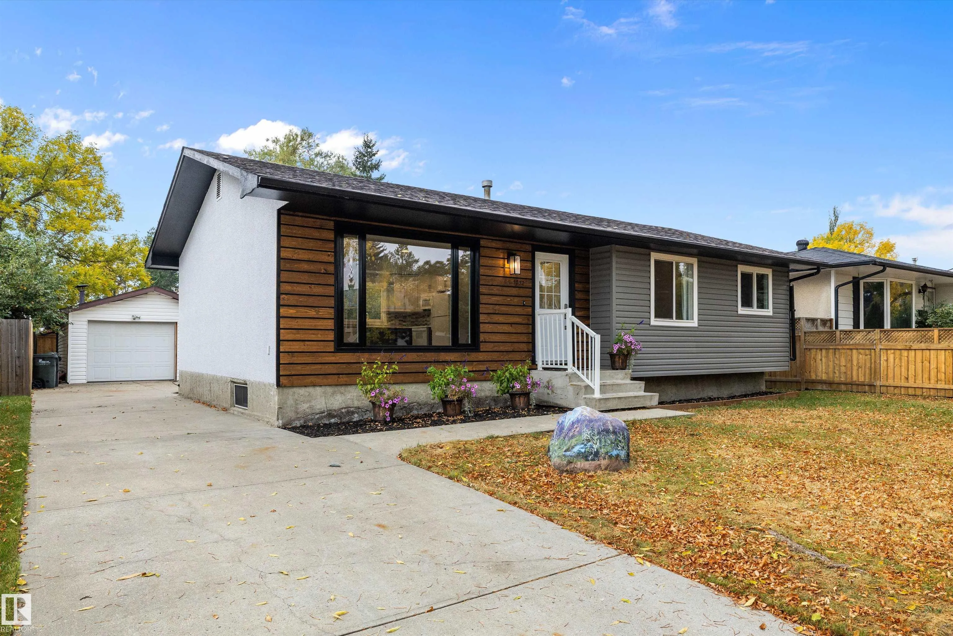 1032 MONY PENNY Crescent