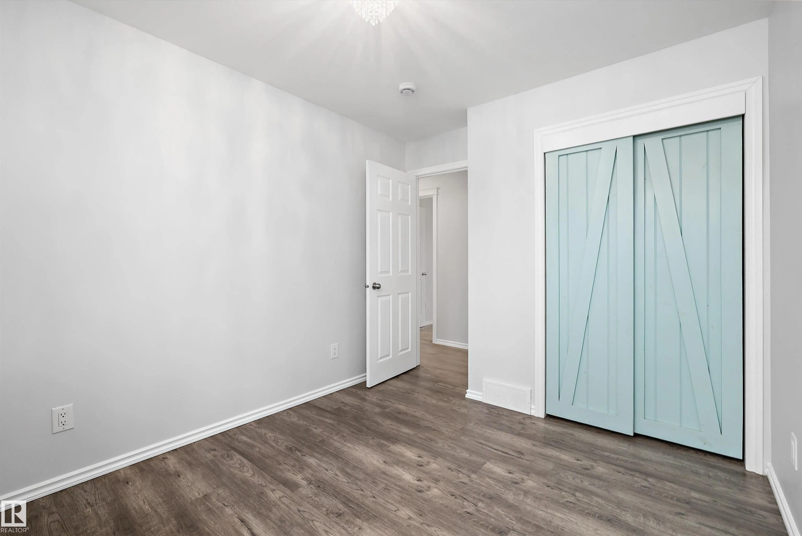 1032 MONY PENNY Crescent