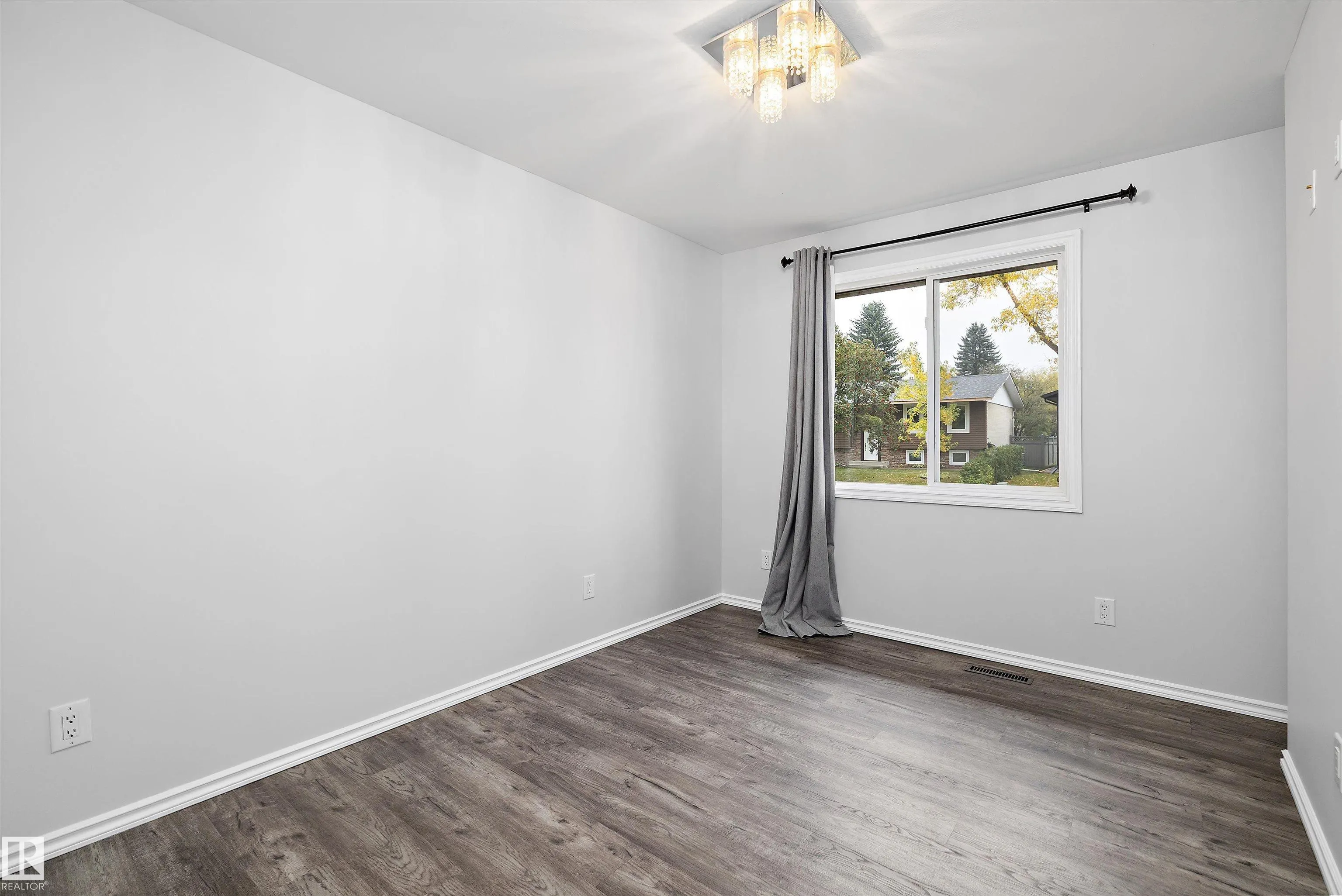 1032 MONY PENNY Crescent