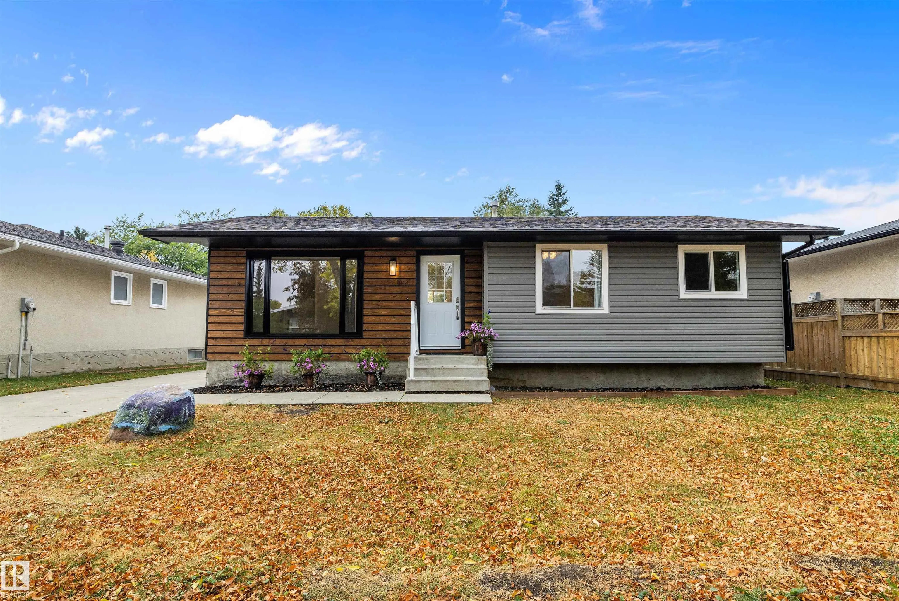 1032 MONY PENNY Crescent