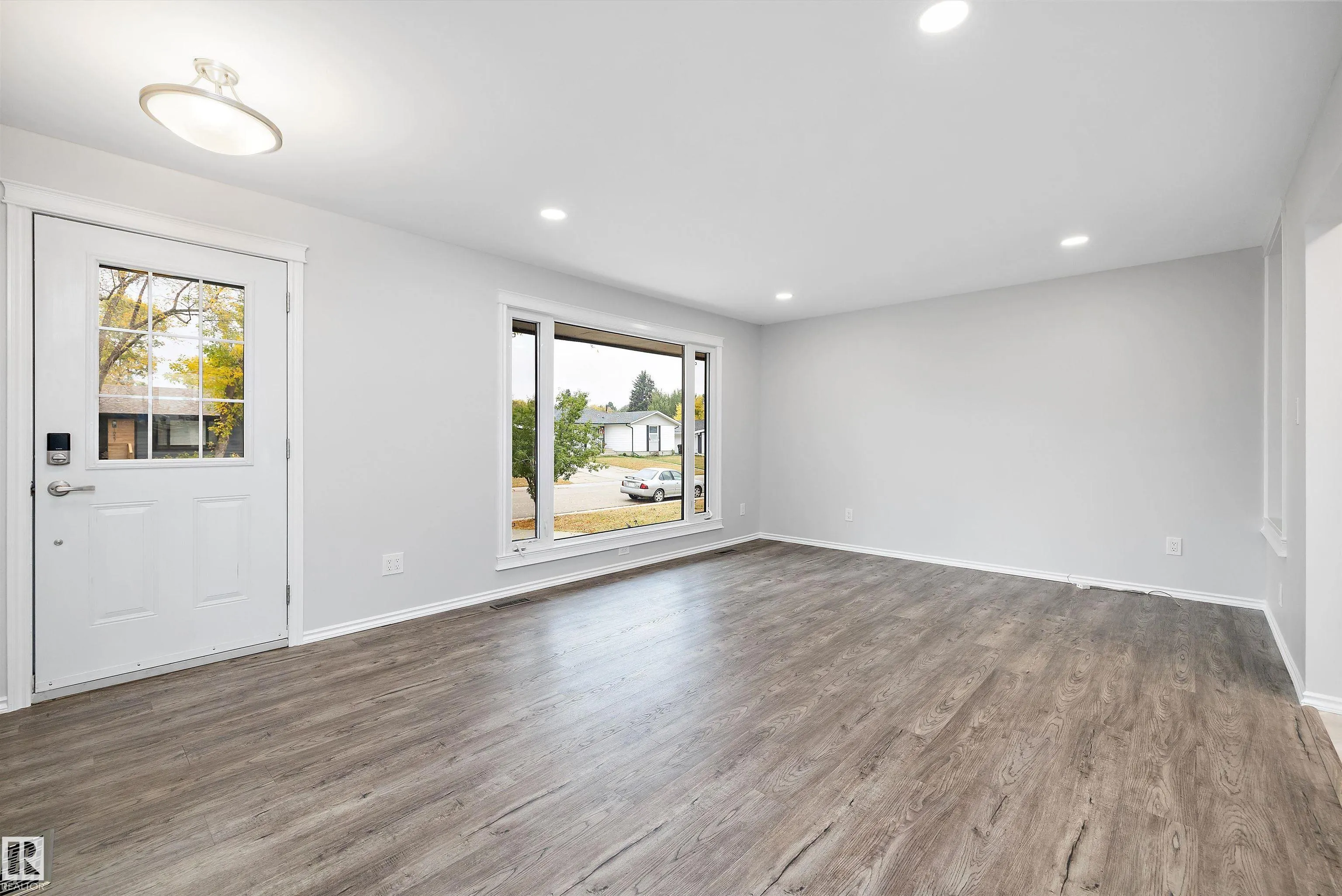 1032 MONY PENNY Crescent