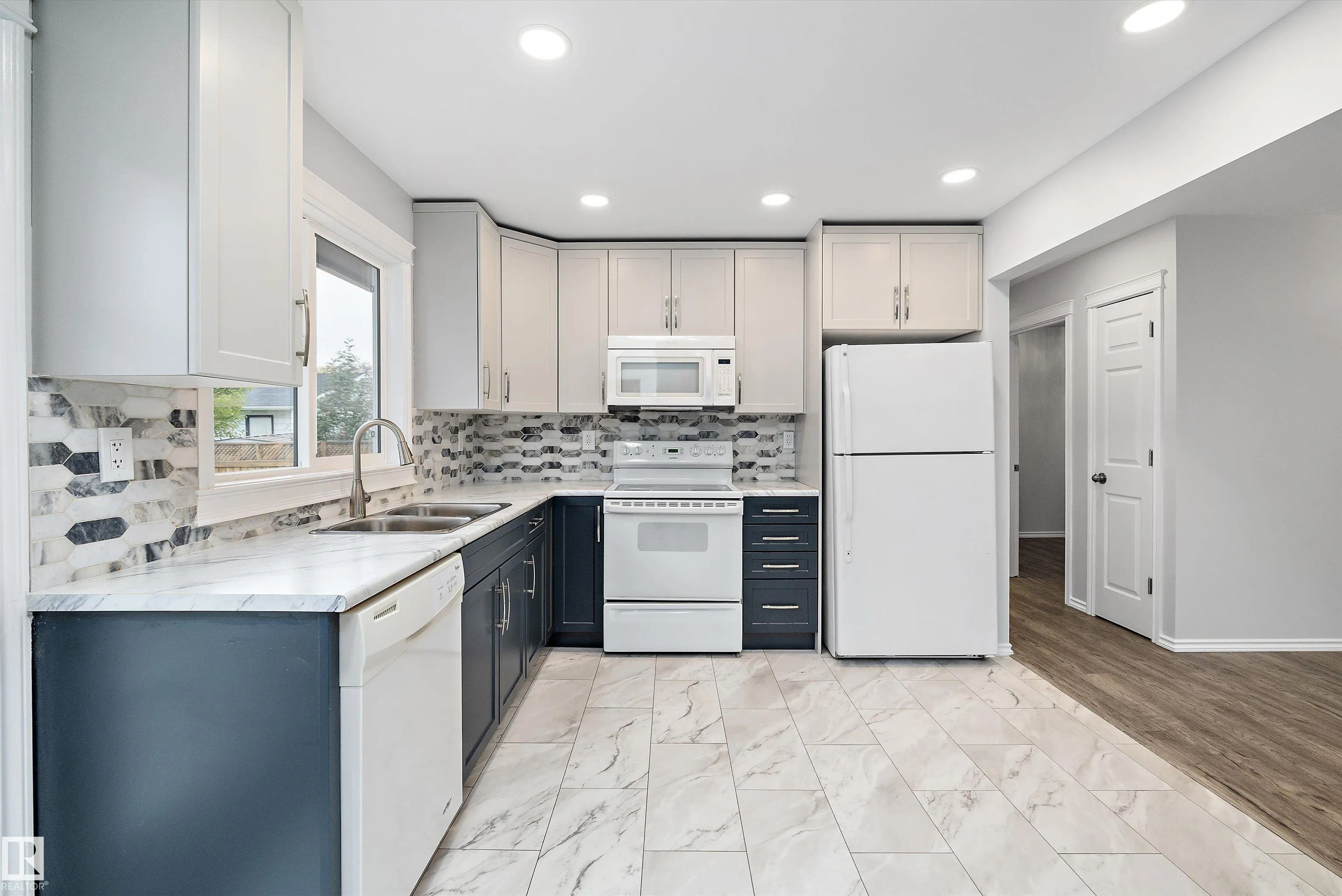 1032 MONY PENNY Crescent