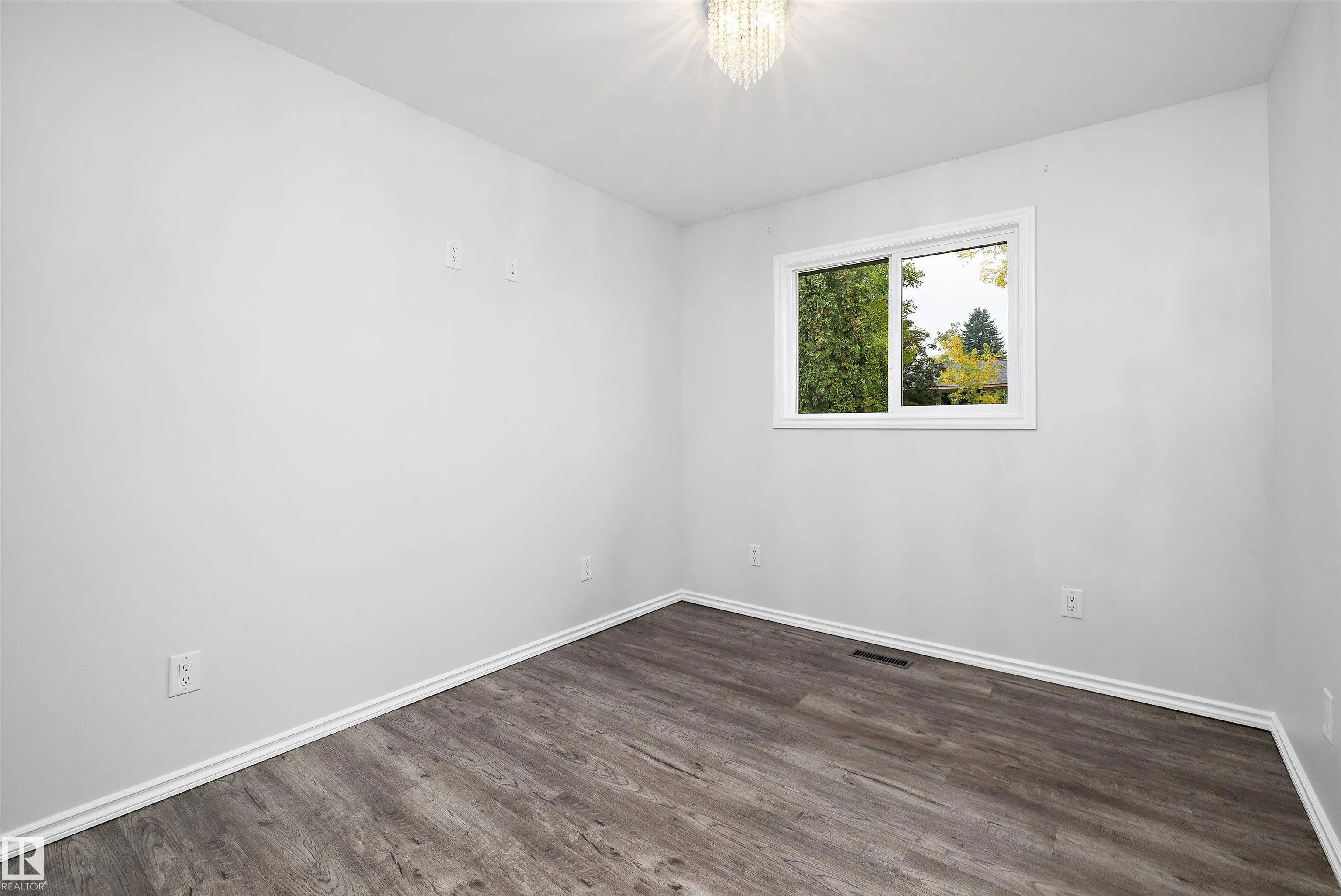 1032 MONY PENNY Crescent