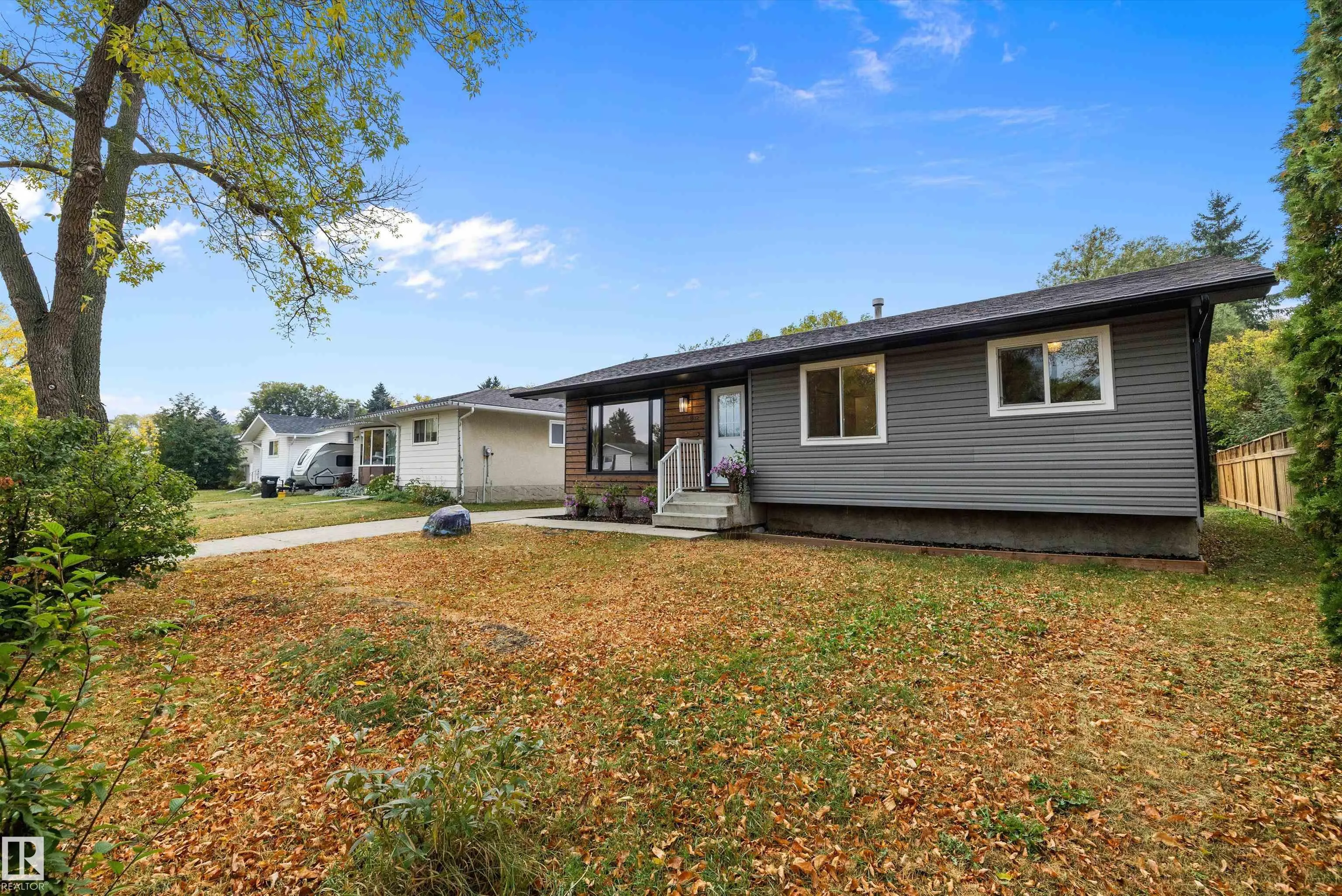 1032 MONY PENNY Crescent