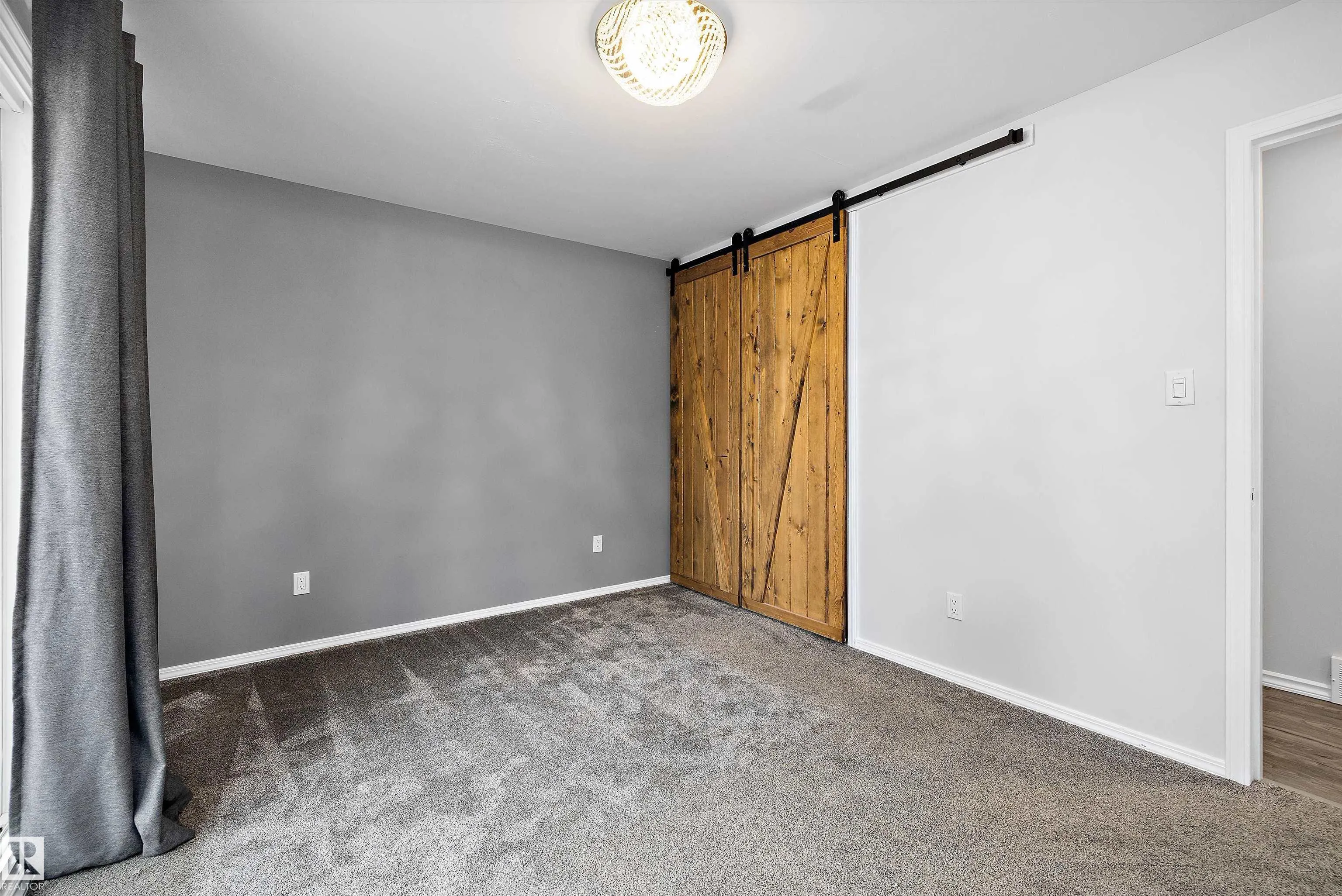 1032 MONY PENNY Crescent