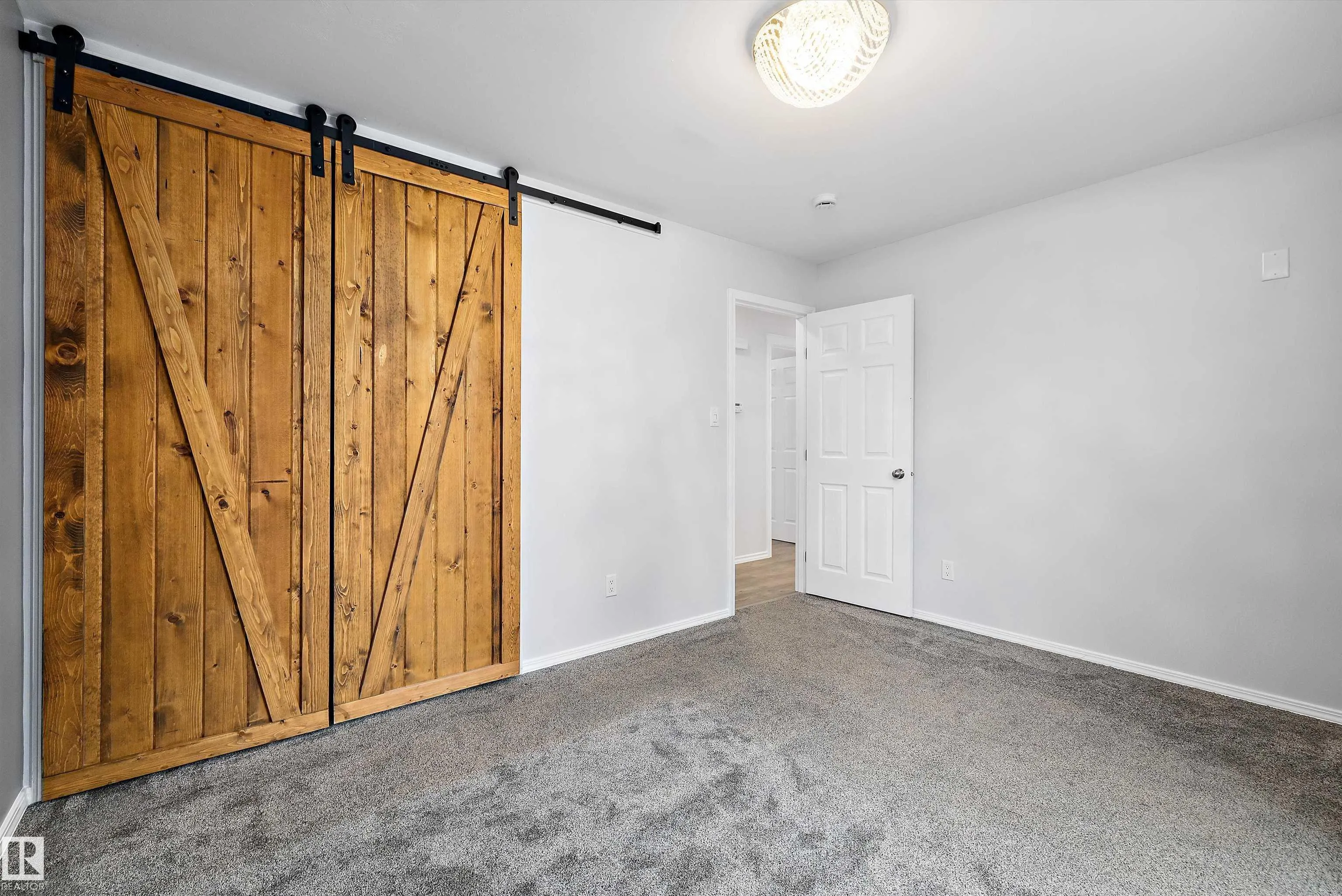 1032 MONY PENNY Crescent