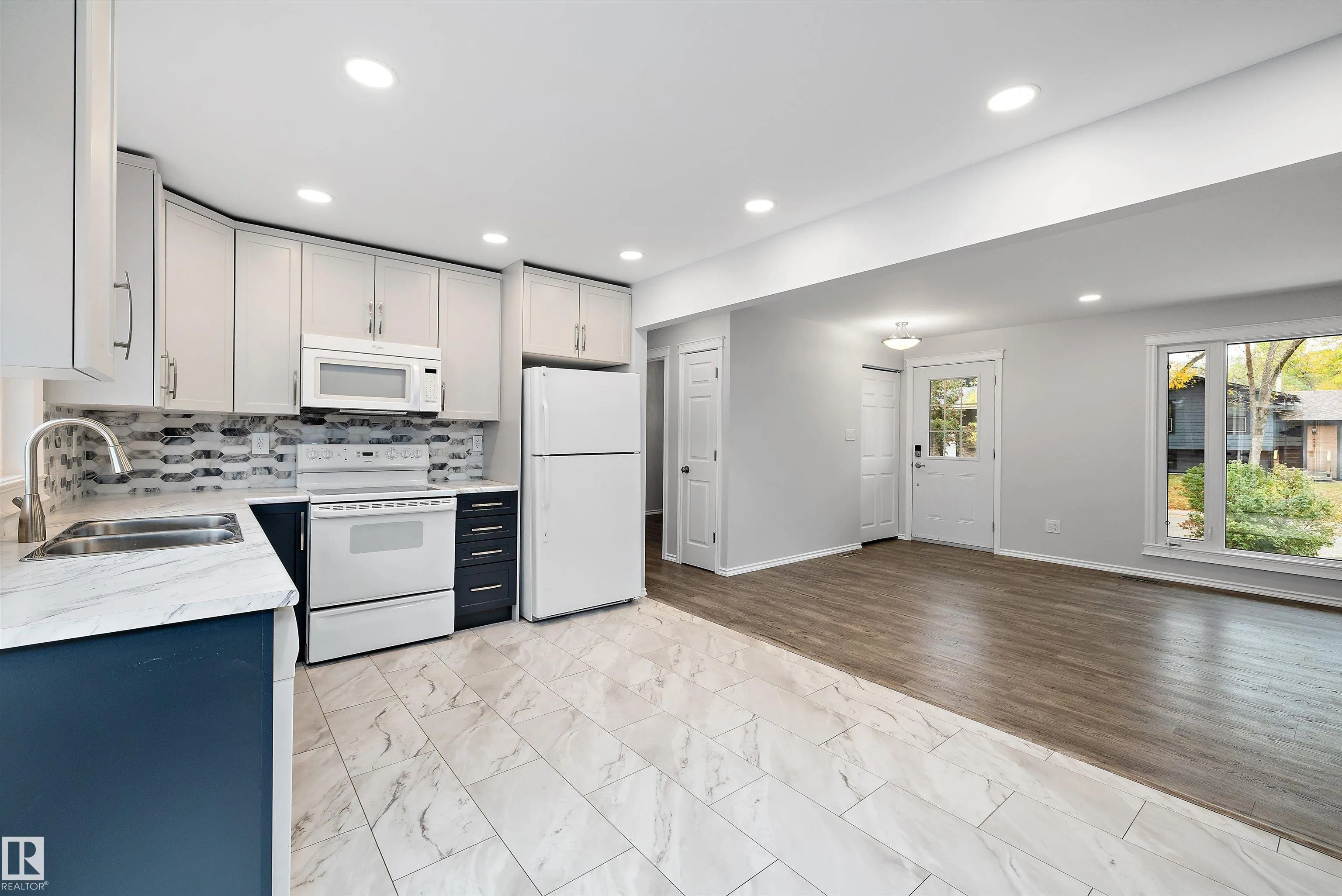 1032 MONY PENNY Crescent