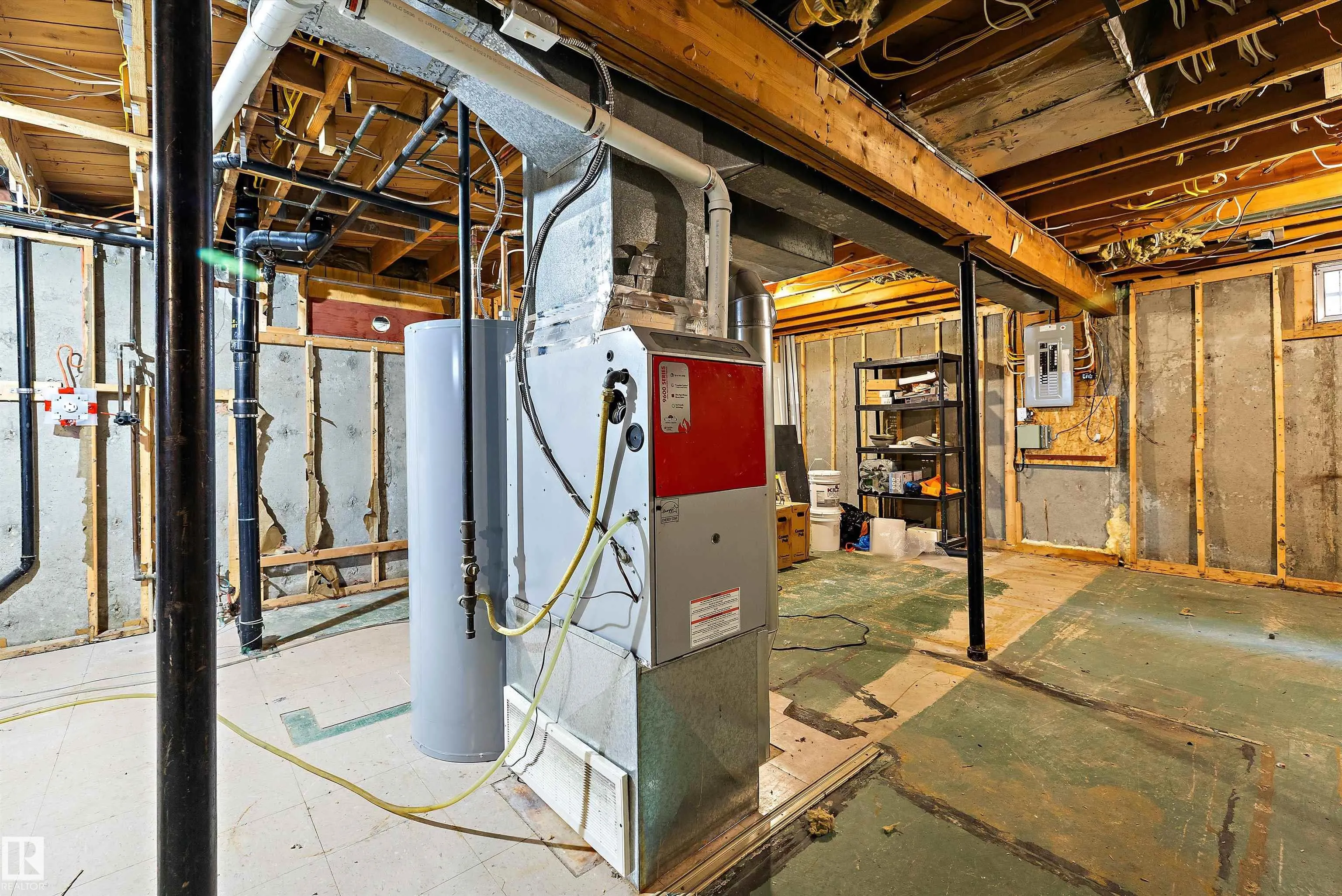 1032 MONY PENNY Crescent