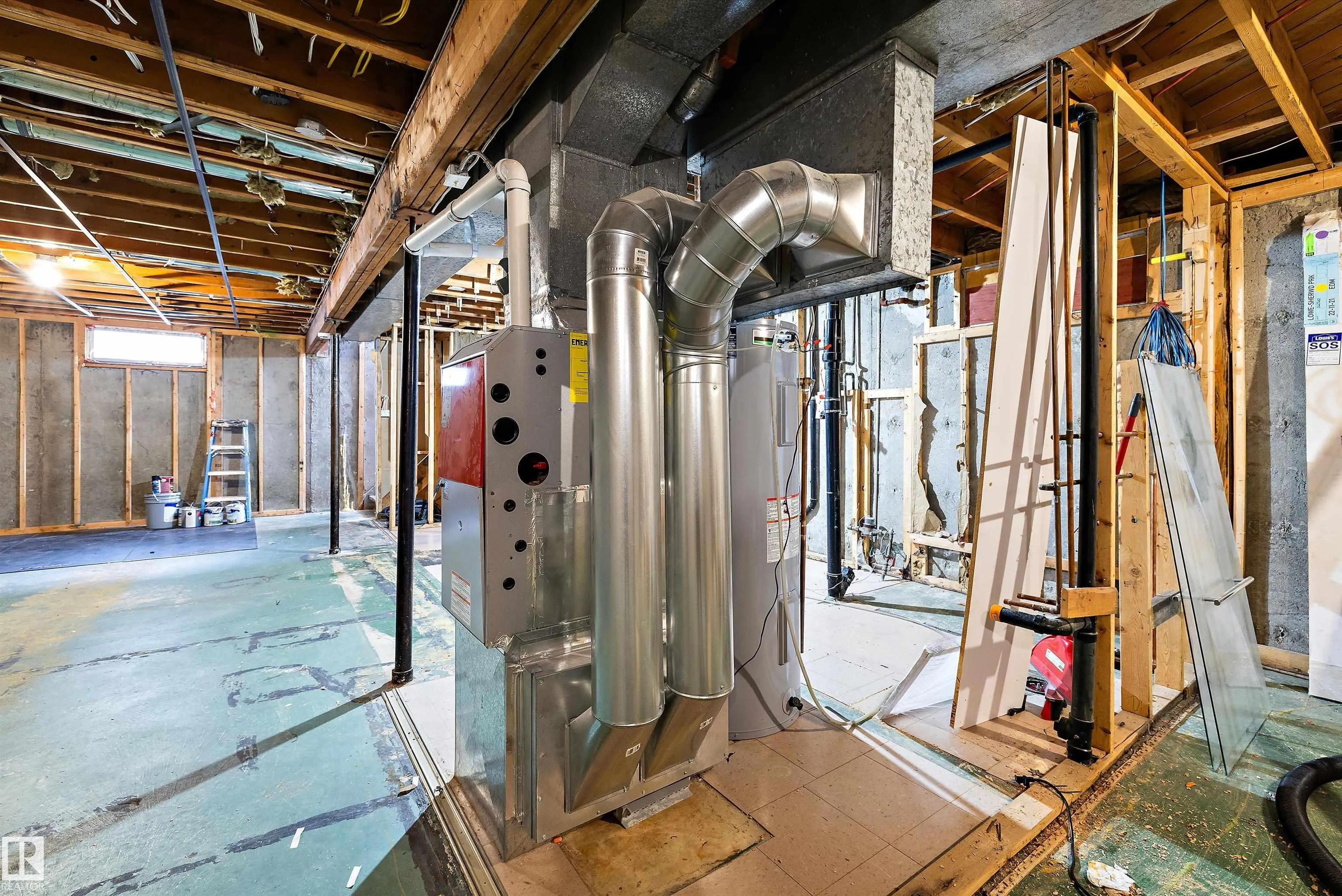 1032 MONY PENNY Crescent