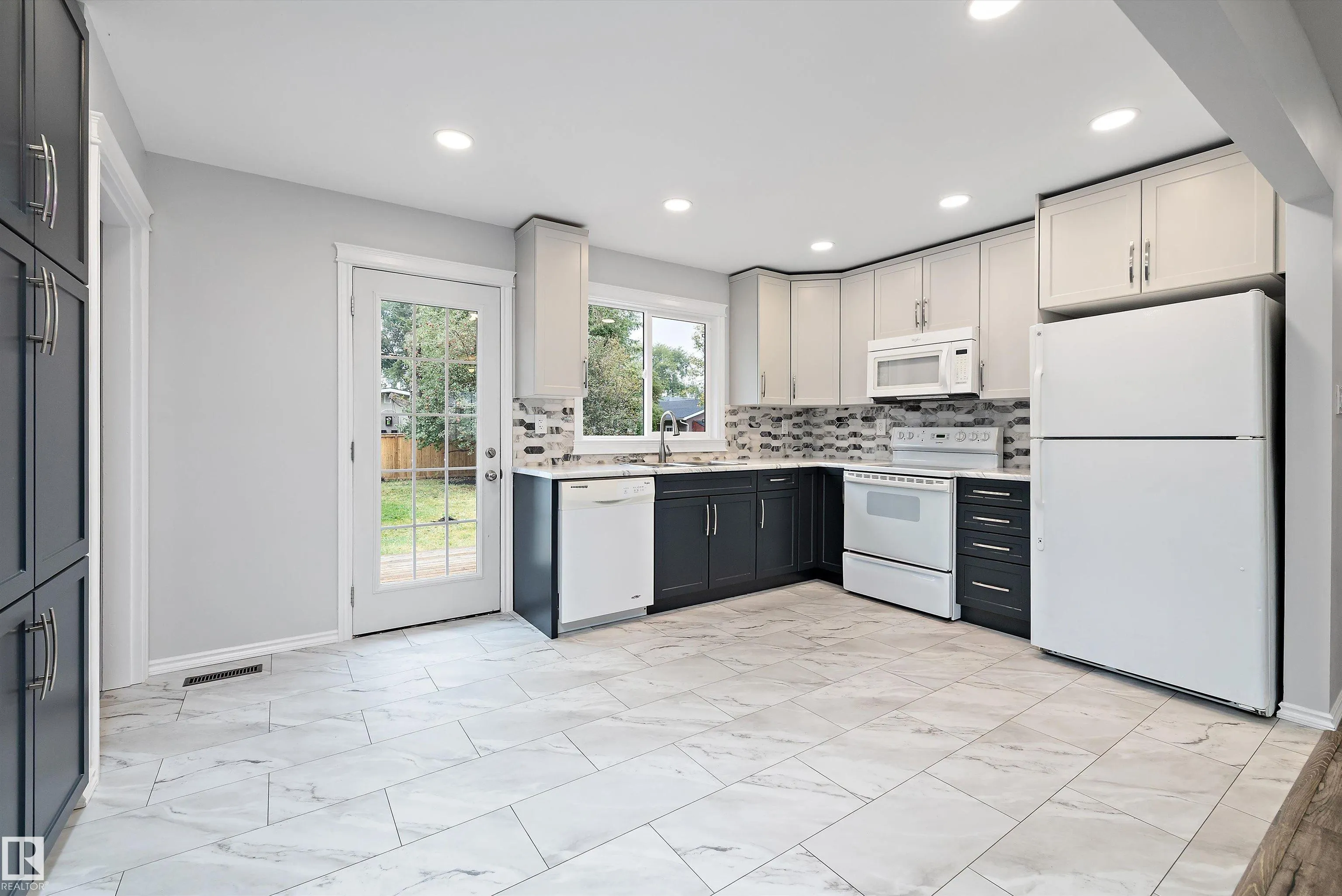 1032 MONY PENNY Crescent