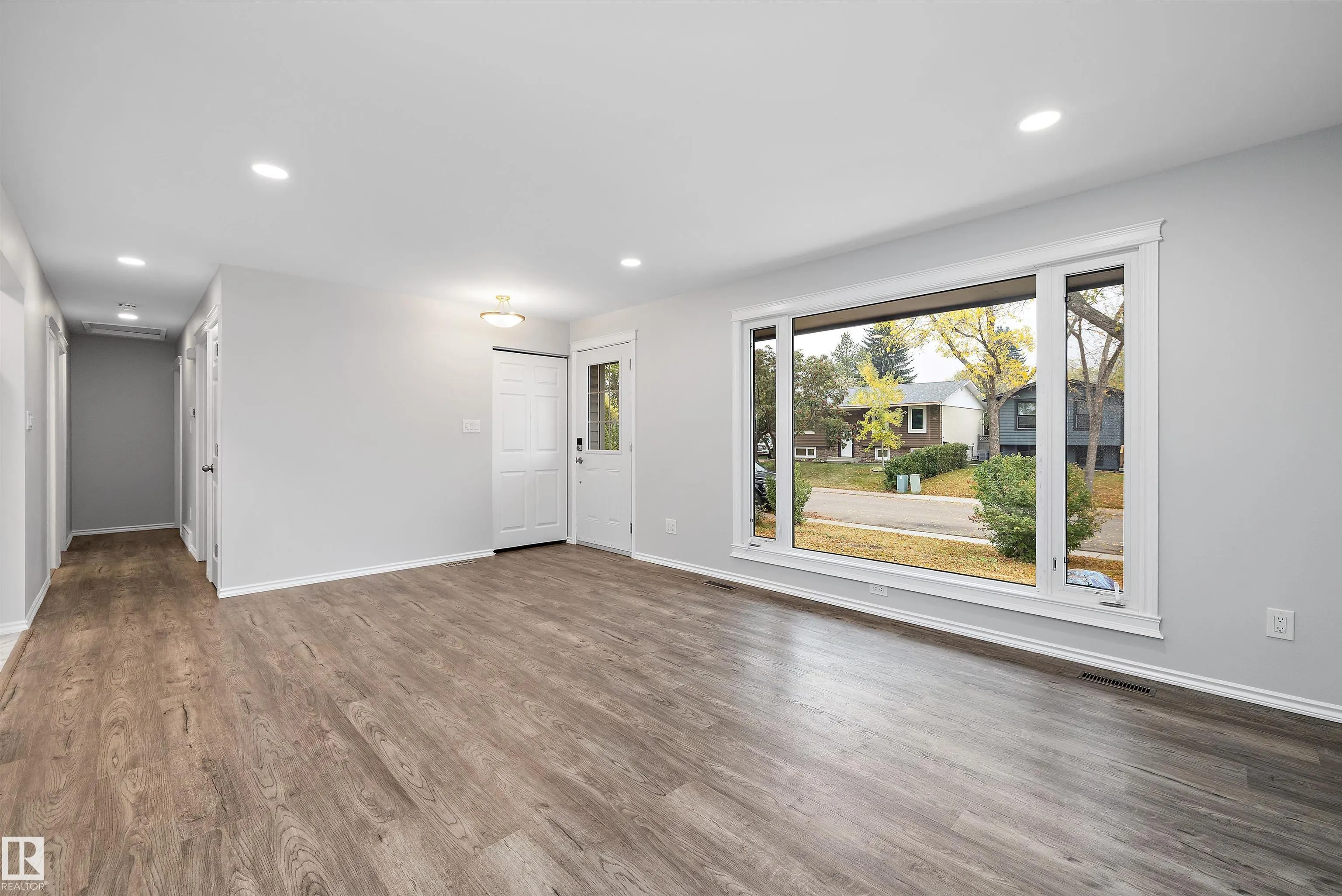 1032 MONY PENNY Crescent