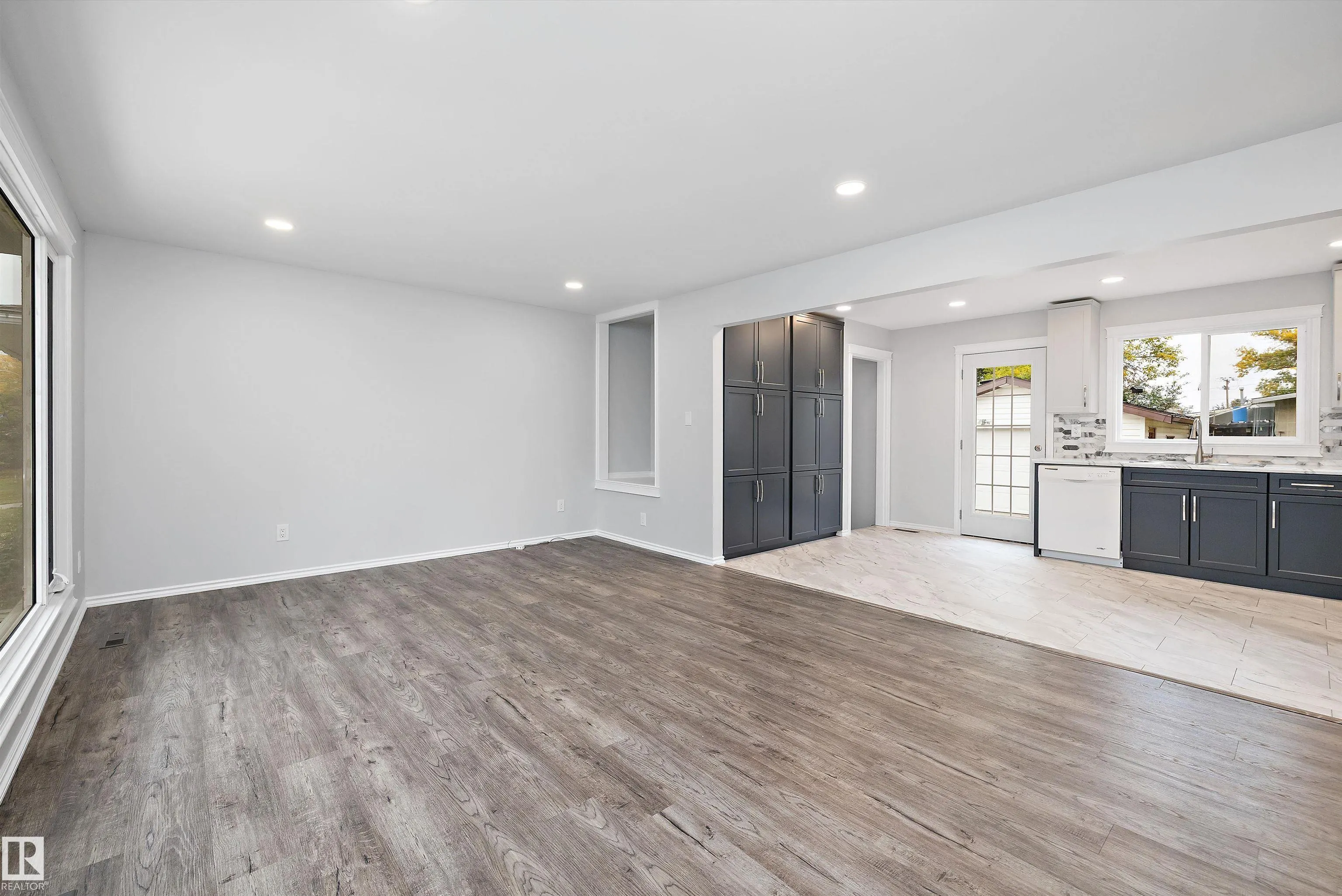 1032 MONY PENNY Crescent