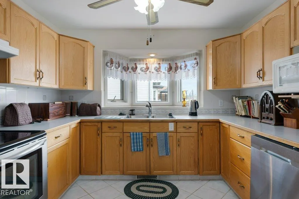 405 GRANDIN Drive