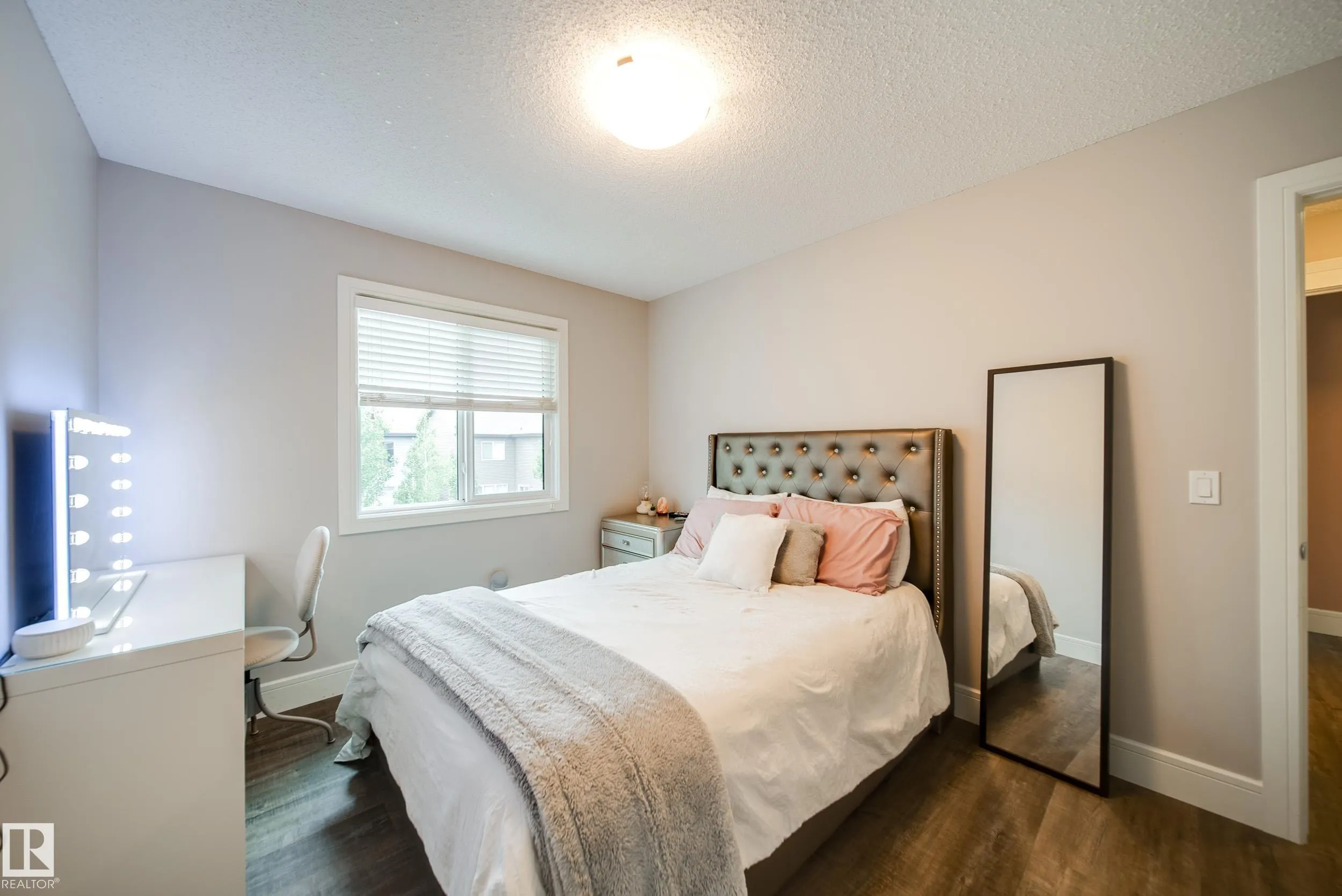 4373 CRABAPPLE Crescent