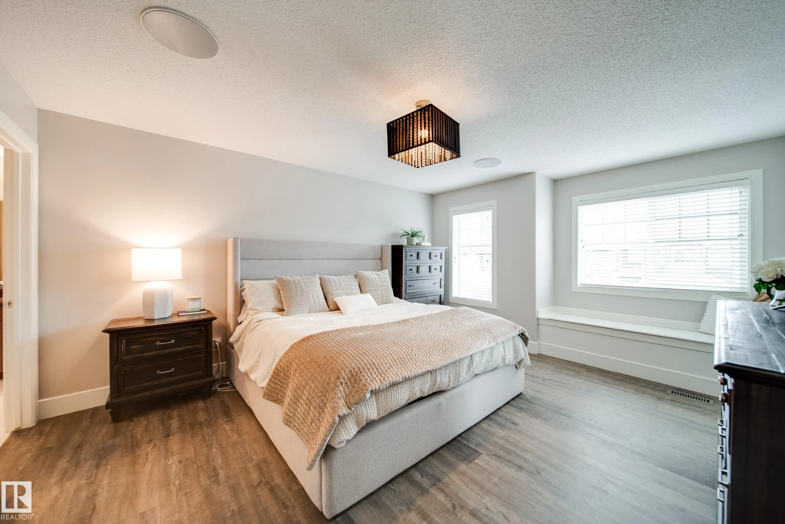 4373 CRABAPPLE Crescent