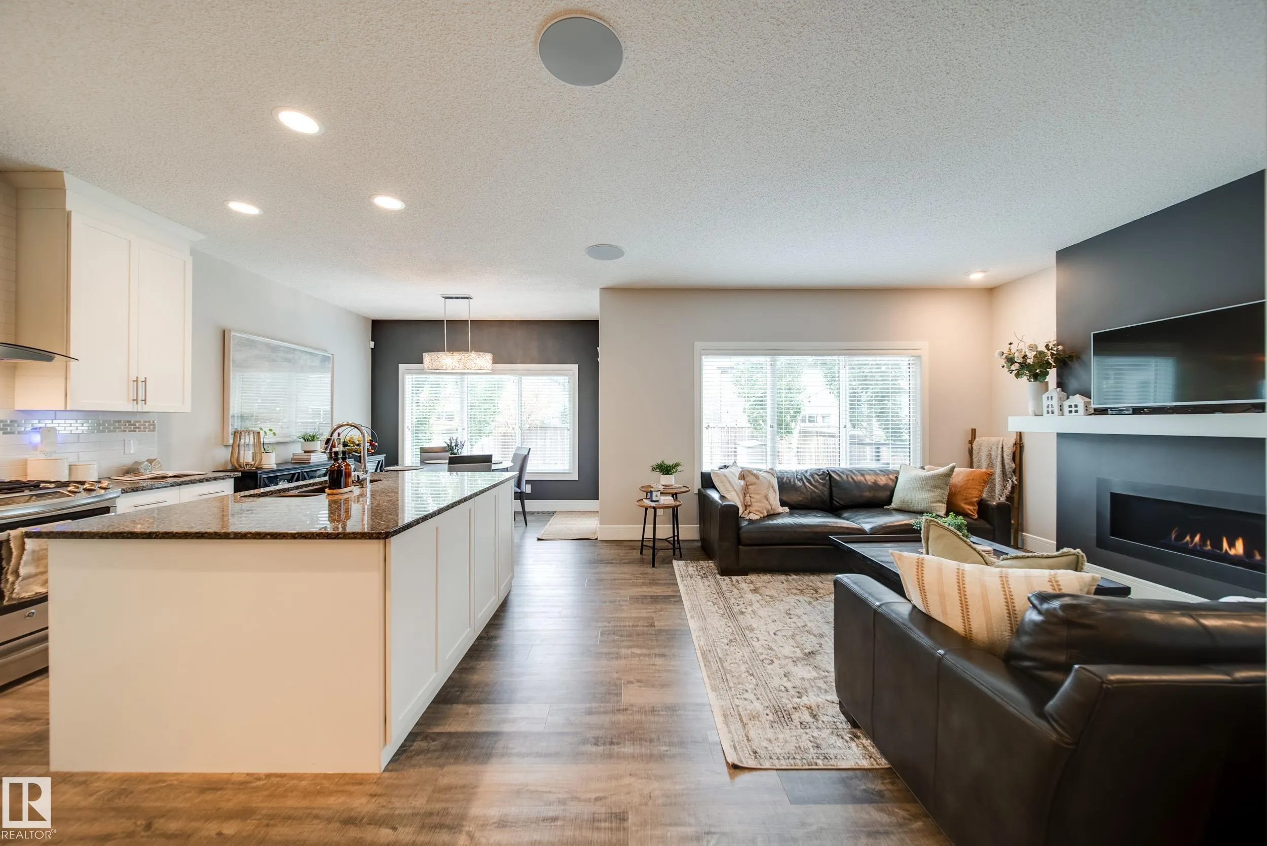 4373 CRABAPPLE Crescent