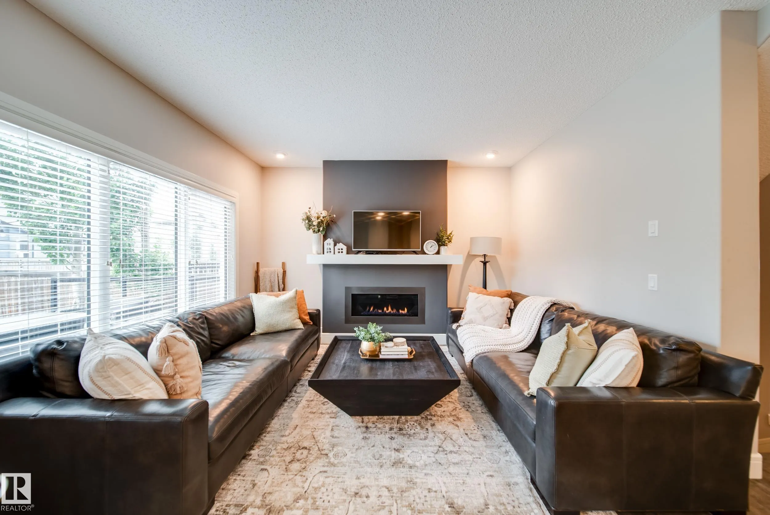 4373 CRABAPPLE Crescent