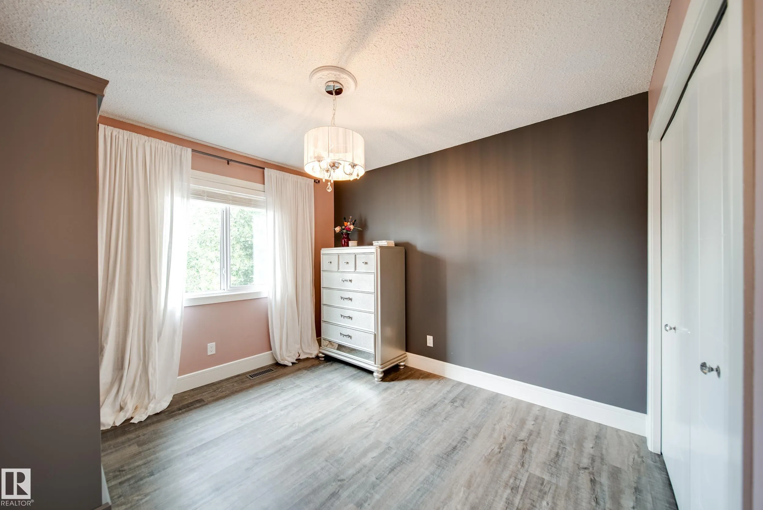 4373 CRABAPPLE Crescent