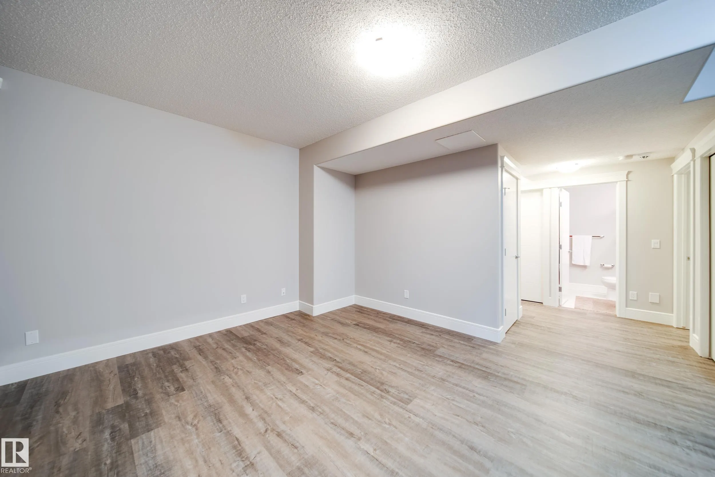 4373 CRABAPPLE Crescent