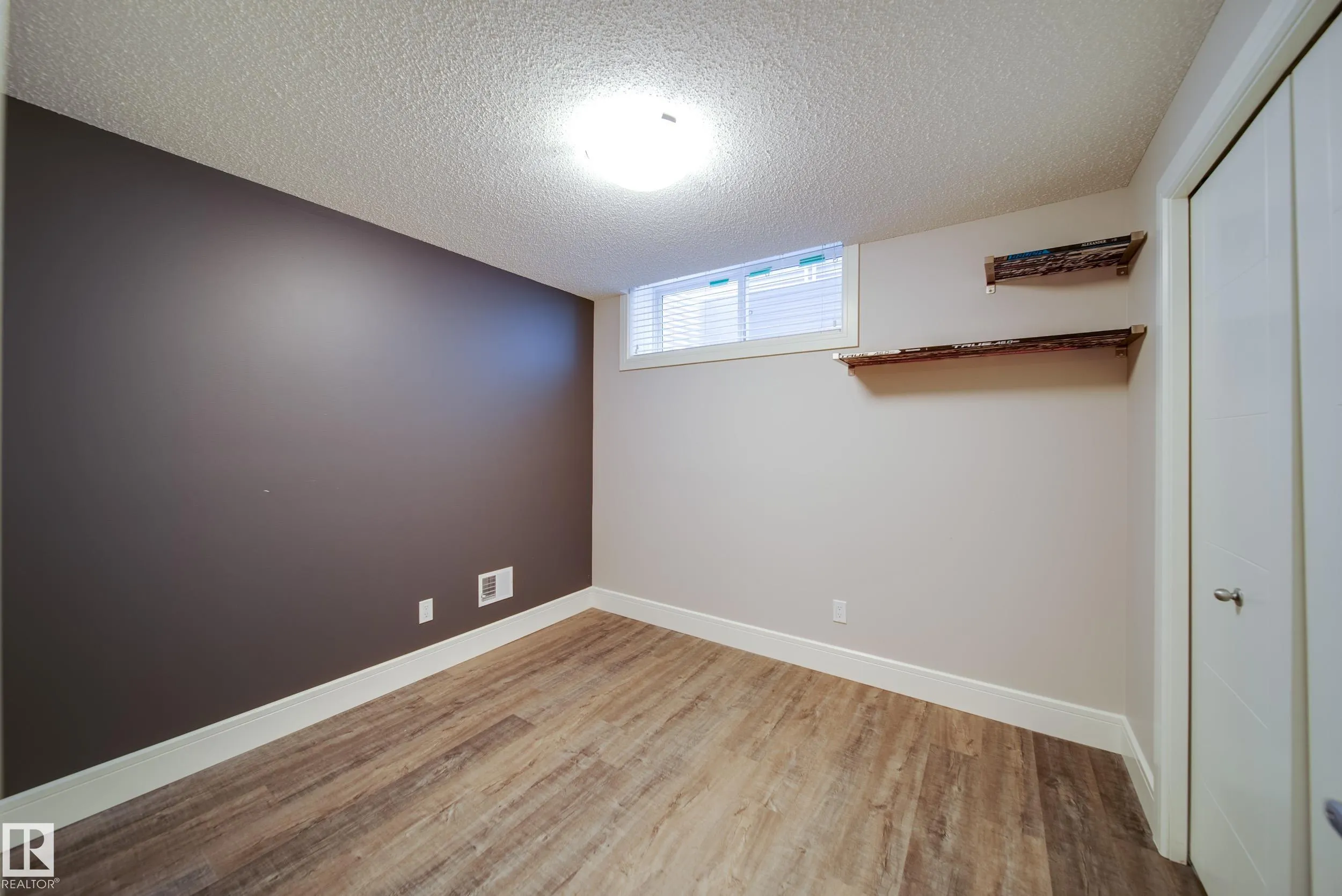 4373 CRABAPPLE Crescent