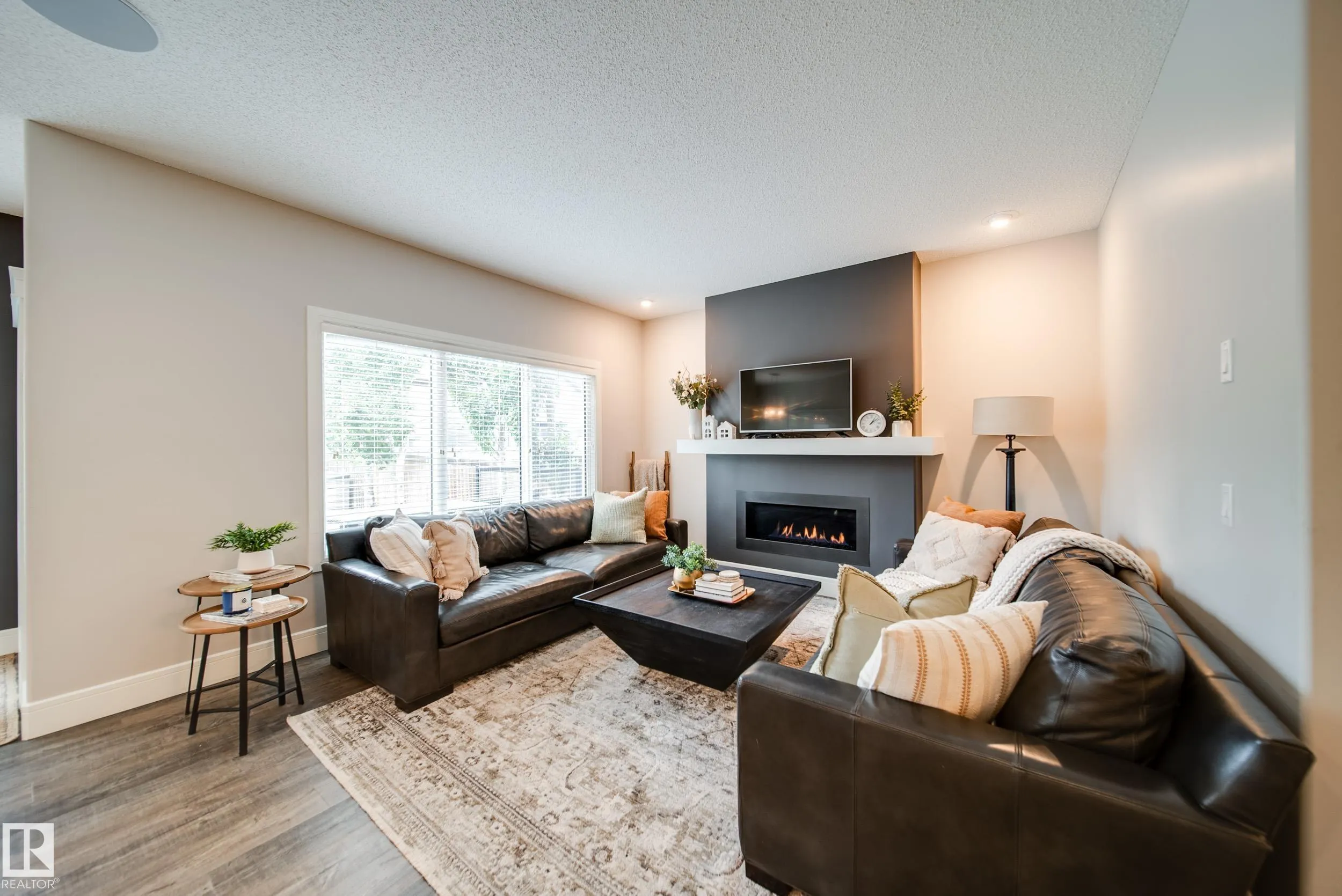 4373 CRABAPPLE Crescent