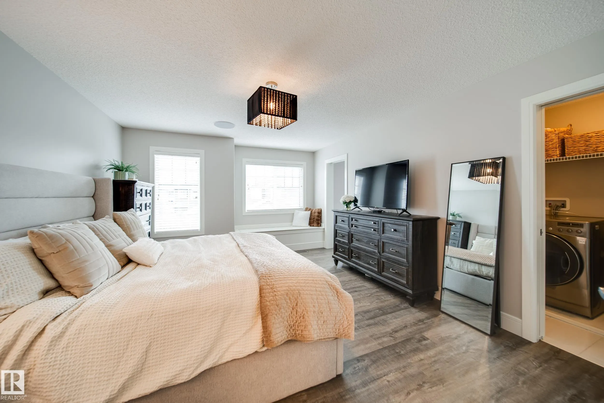 4373 CRABAPPLE Crescent