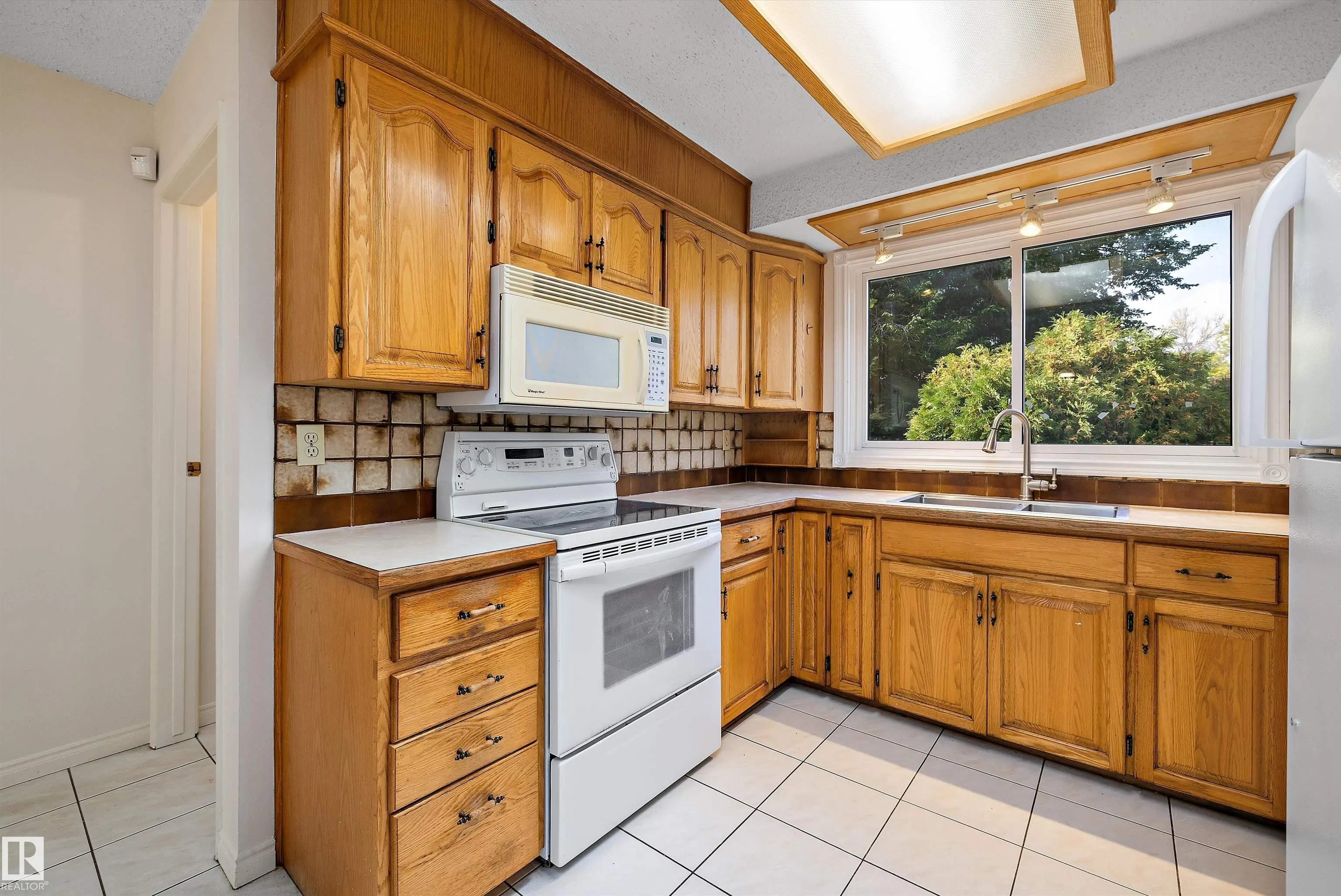 33 AFTON Crescent