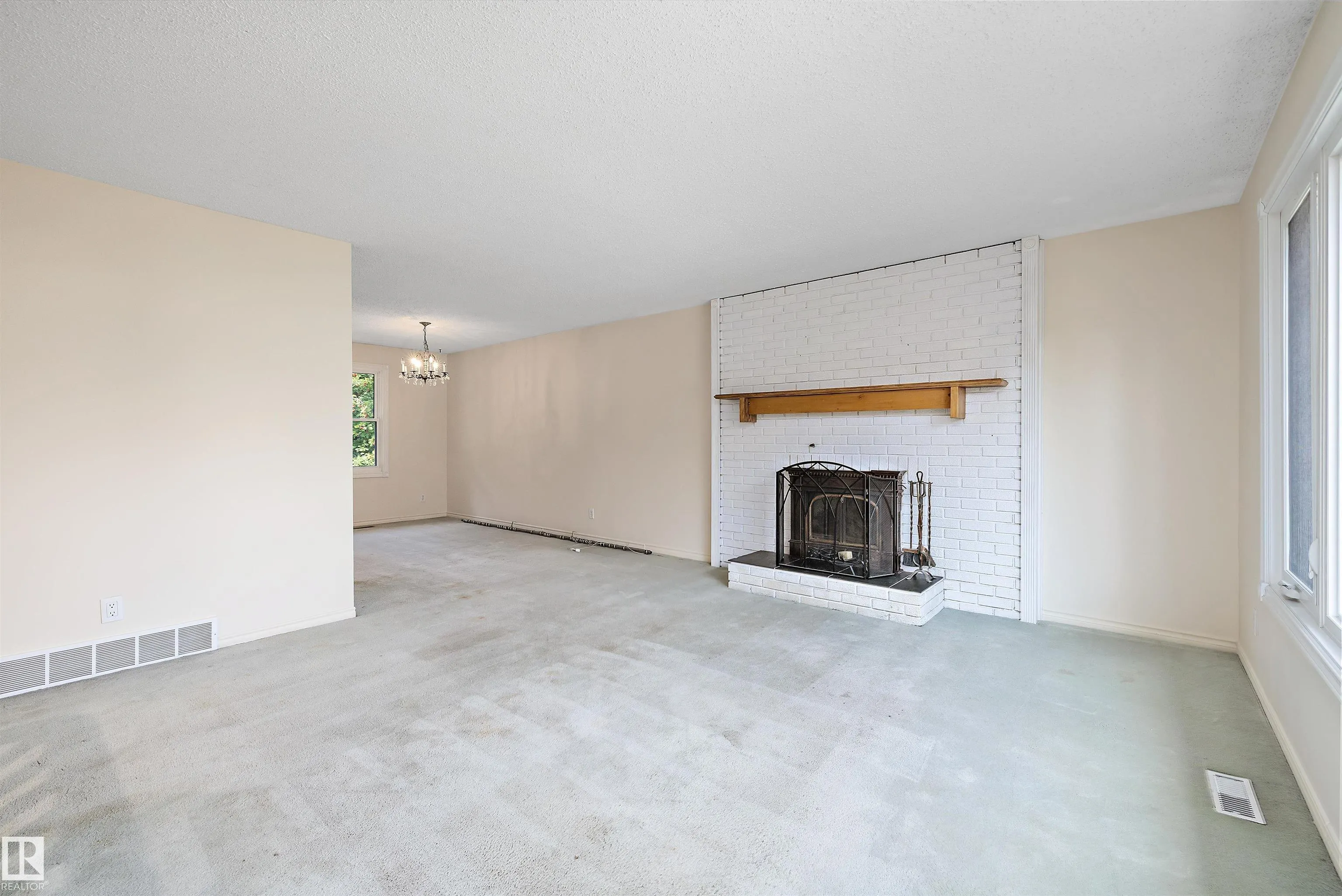 33 AFTON Crescent