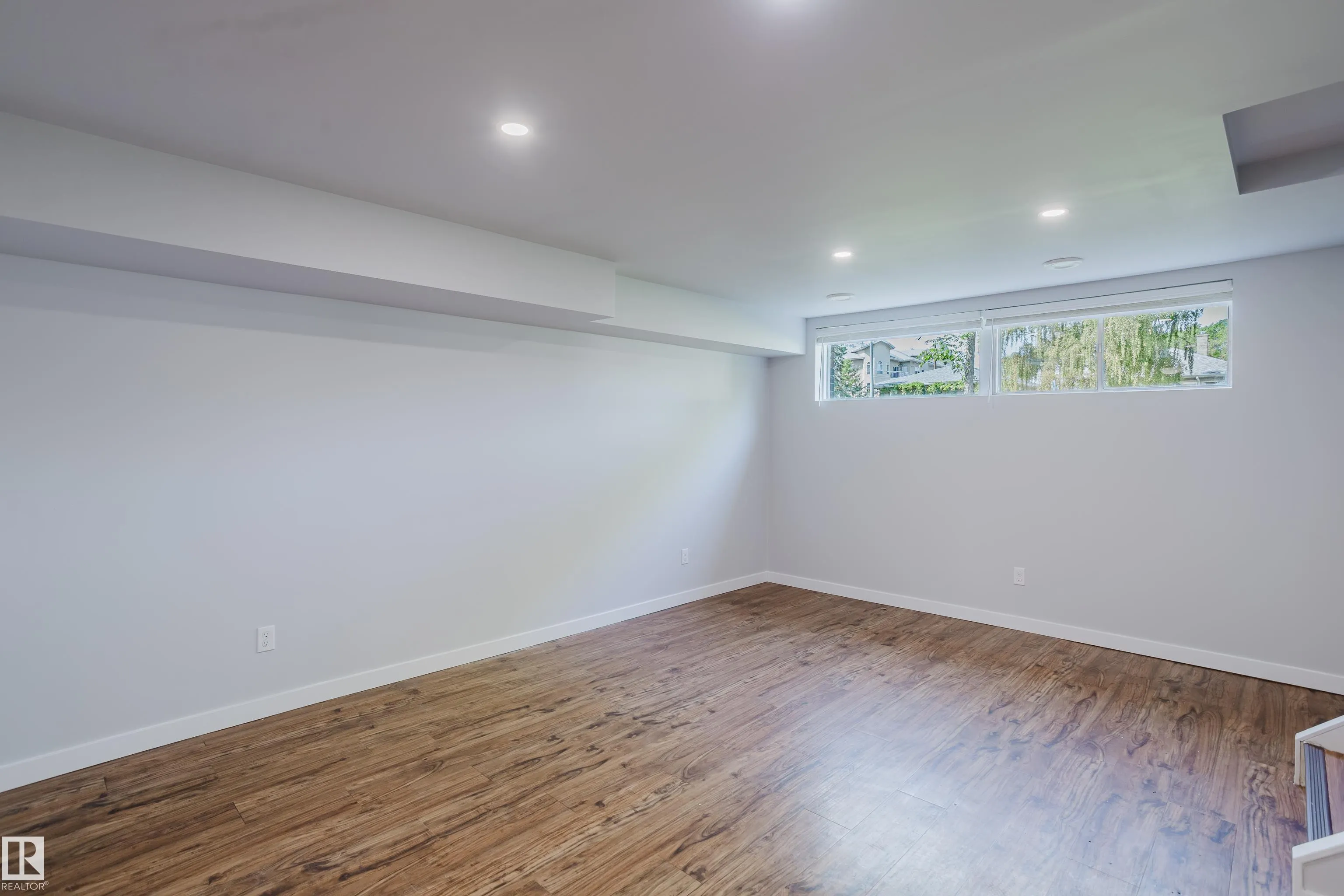 8123 8125 83 Avenue