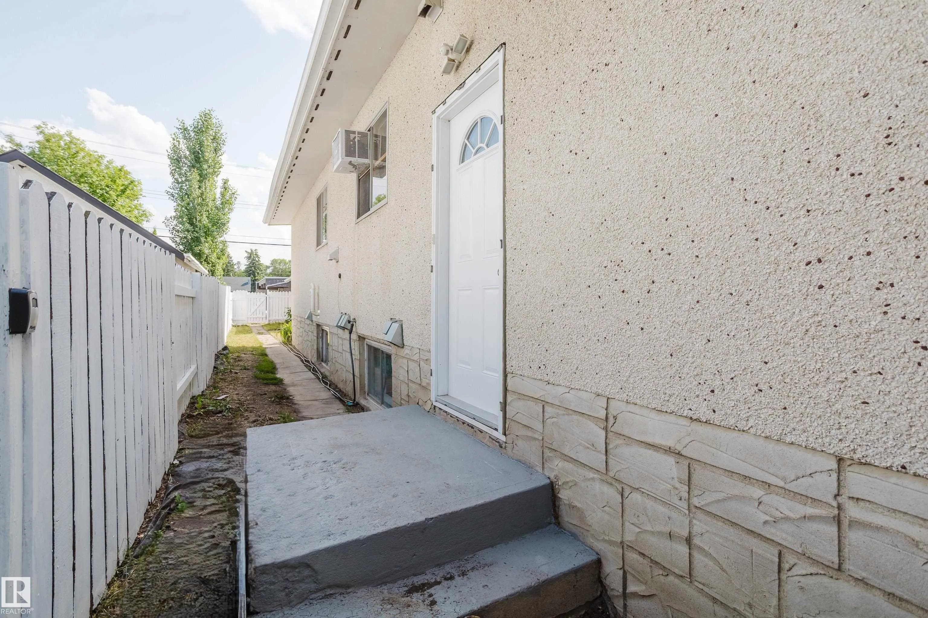 8123 8125 83 Avenue