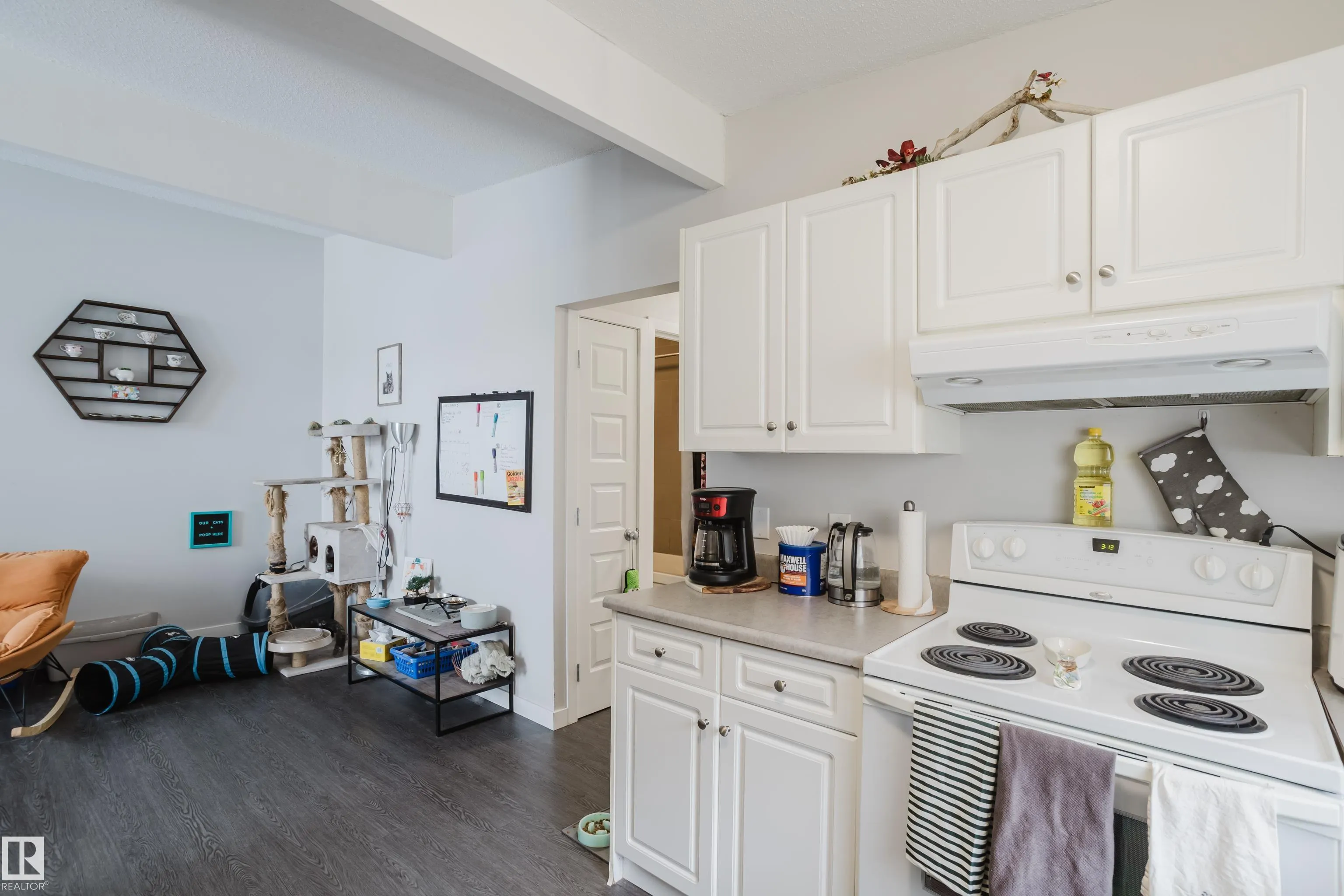 8123 8125 83 Avenue