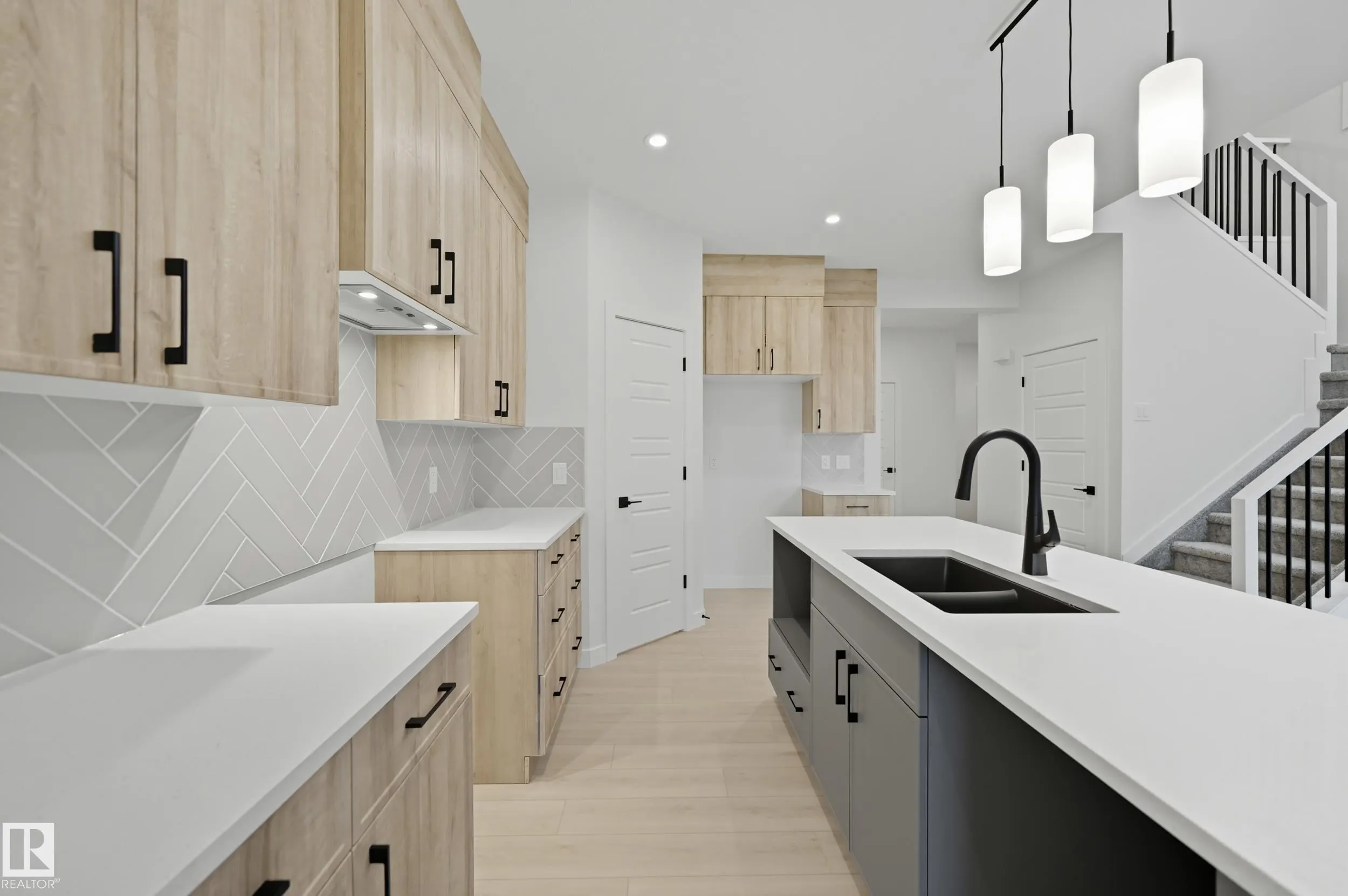 37 GABLE Common