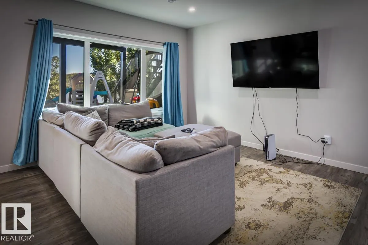 63 LAKEWOOD Boulevard