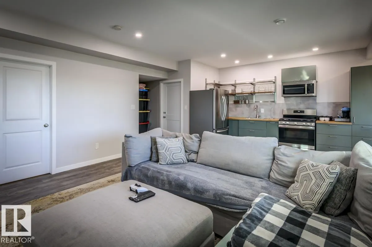 63 LAKEWOOD Boulevard