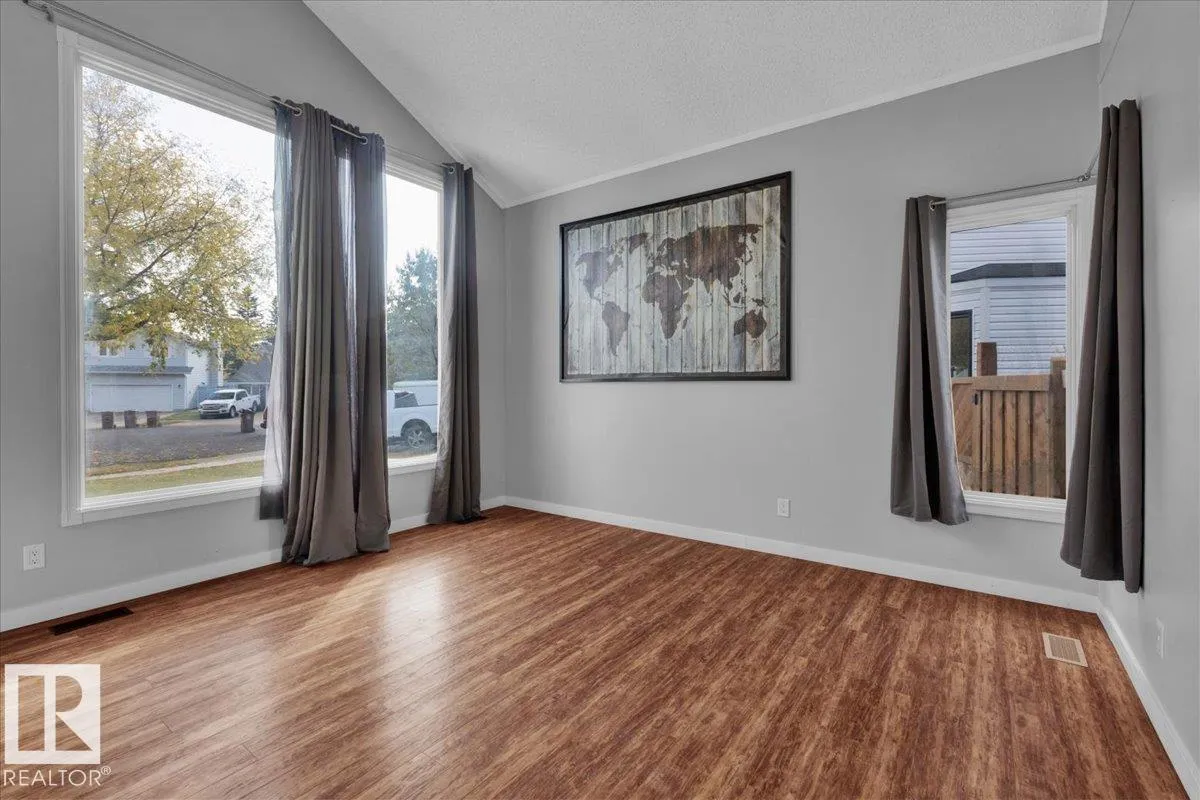 15 DELORME Place