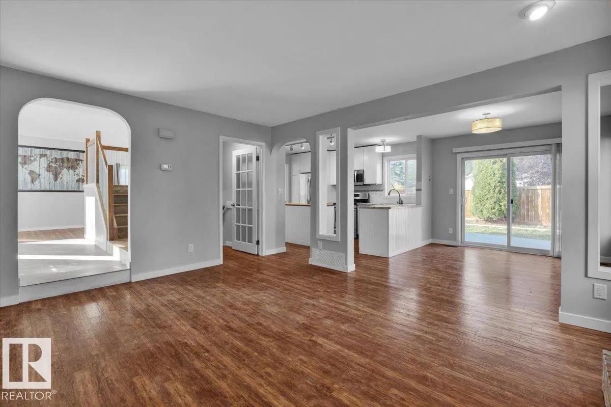 15 DELORME Place