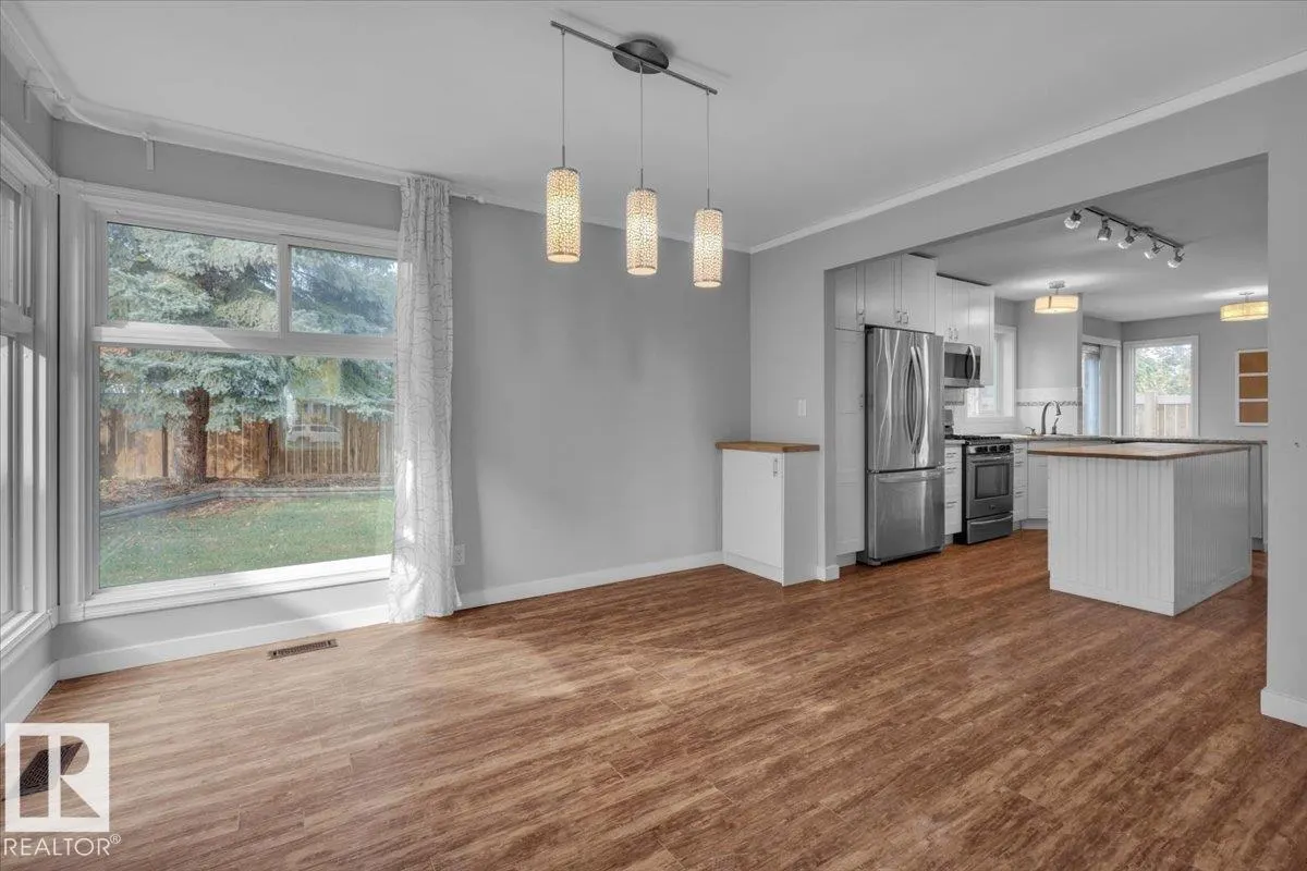 15 DELORME Place