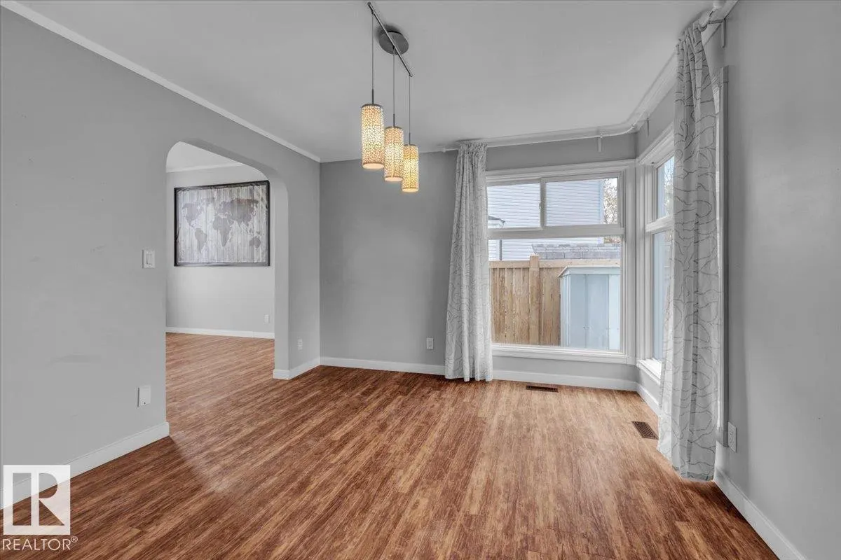 15 DELORME Place