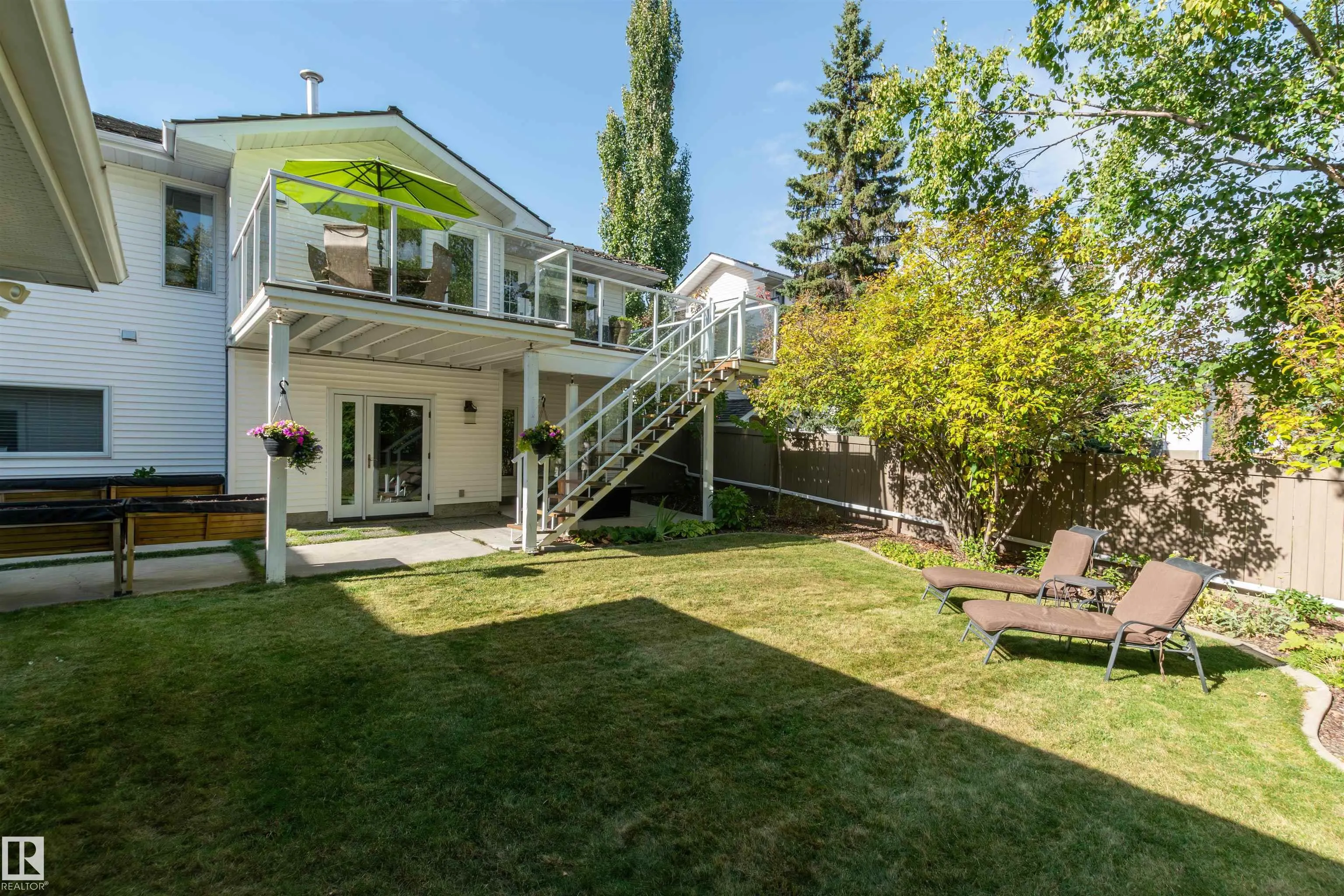 102 RIDGEMONT Crescent