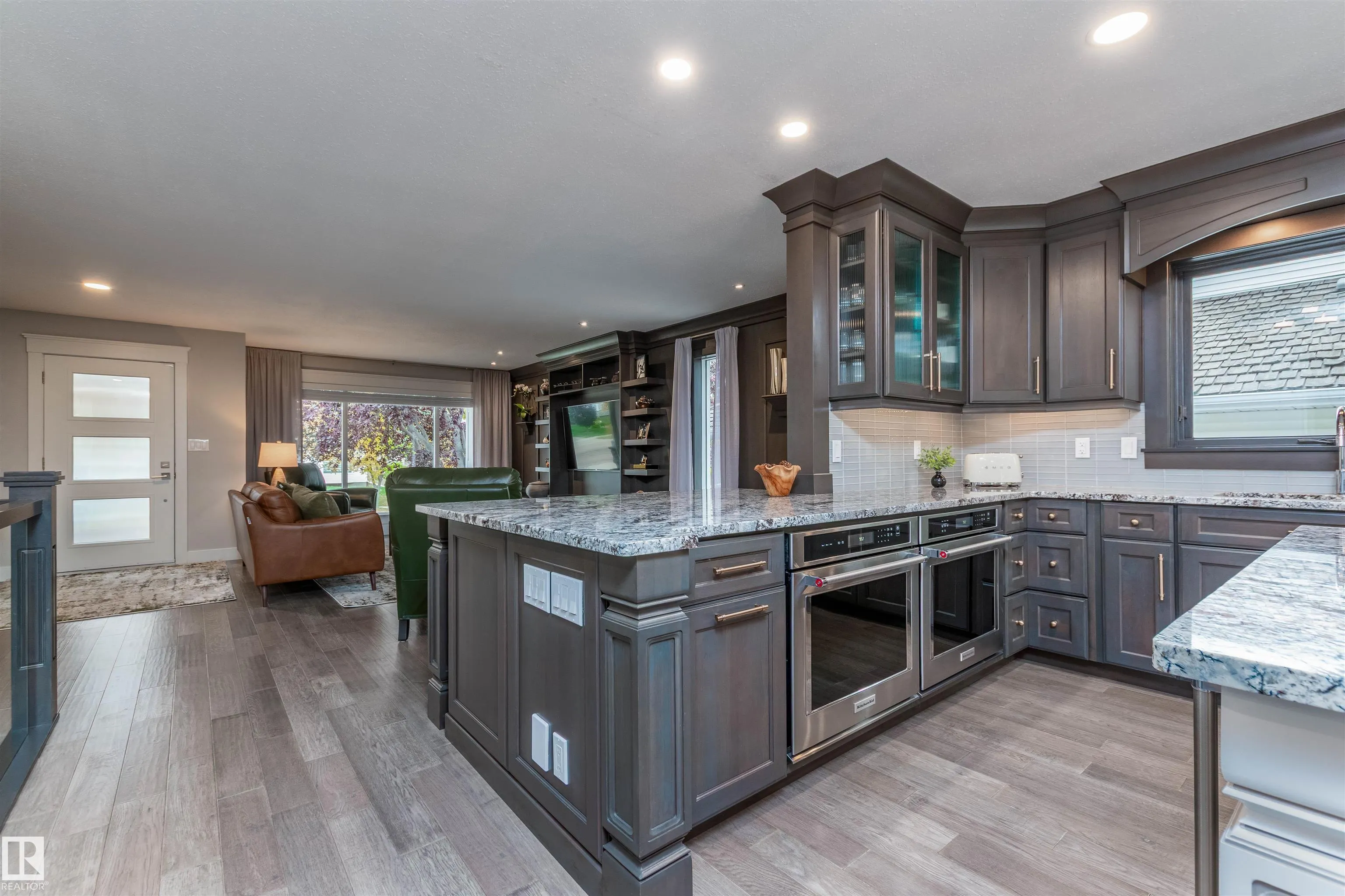 102 RIDGEMONT Crescent