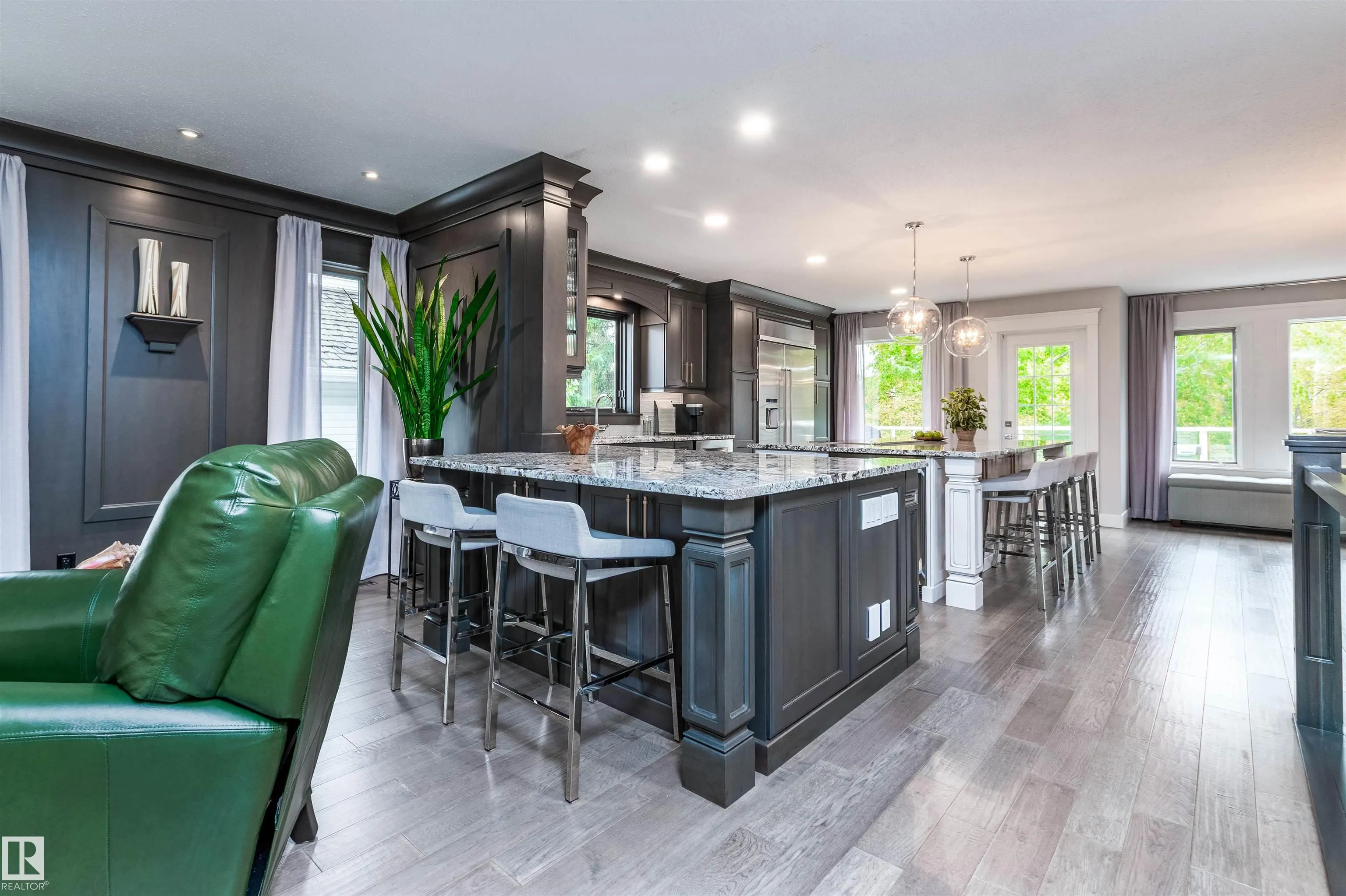 102 RIDGEMONT Crescent