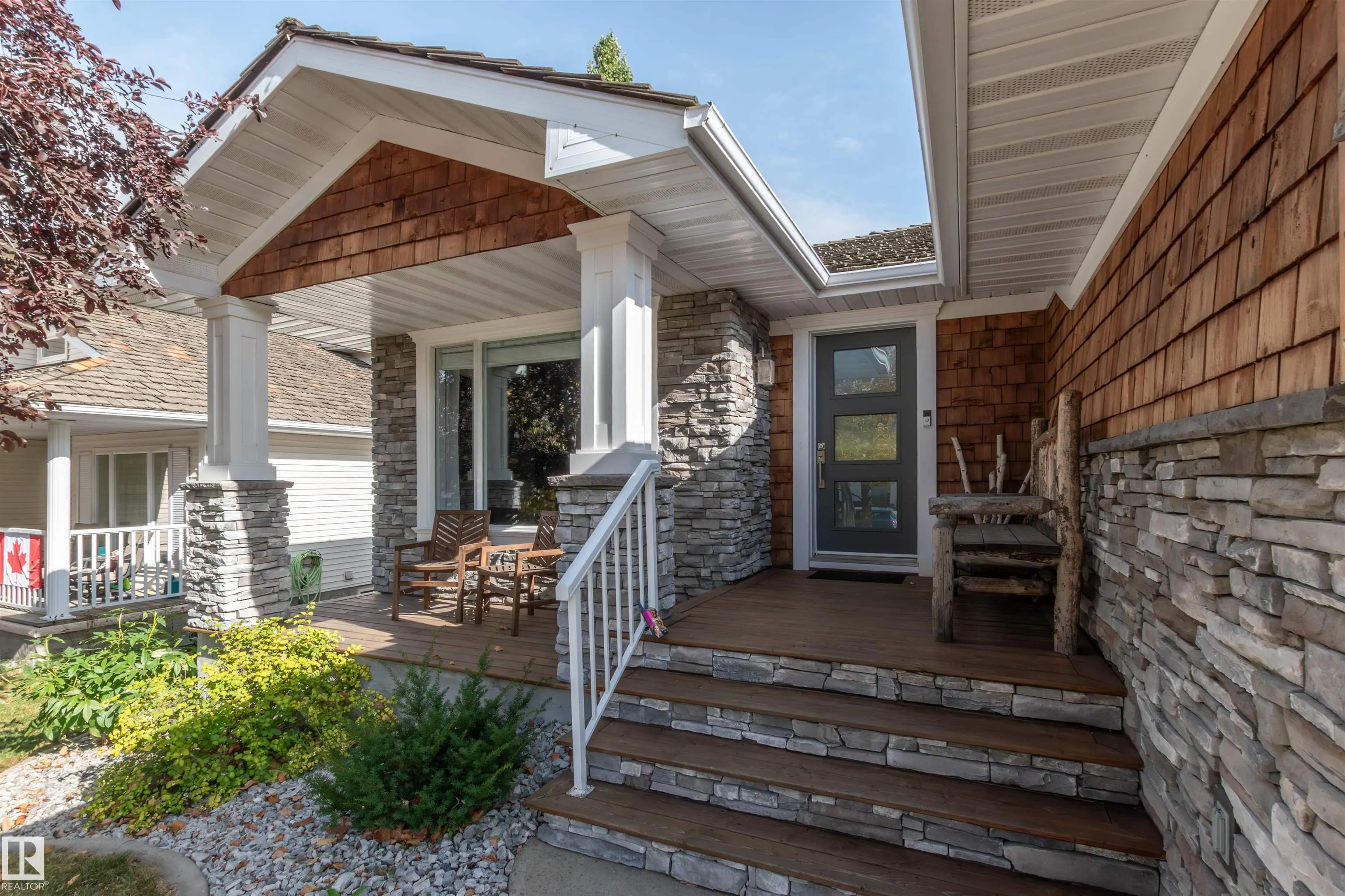 102 RIDGEMONT Crescent