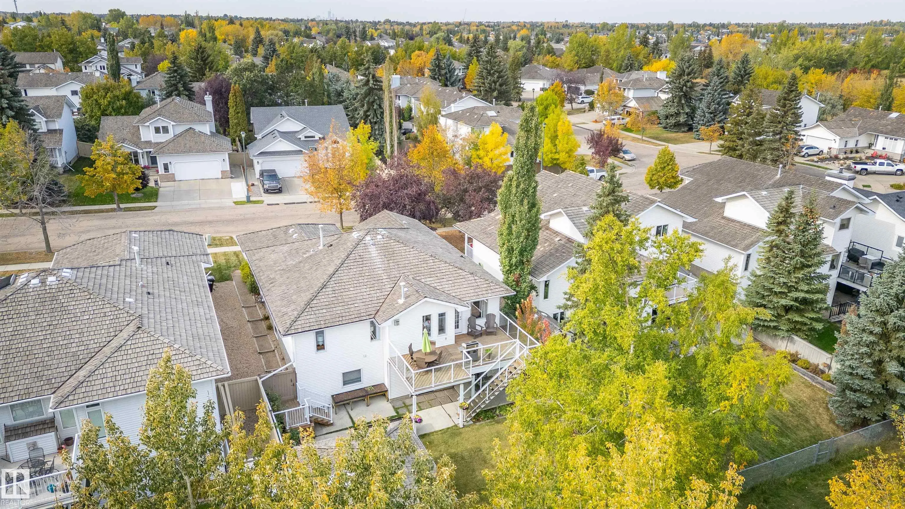102 RIDGEMONT Crescent