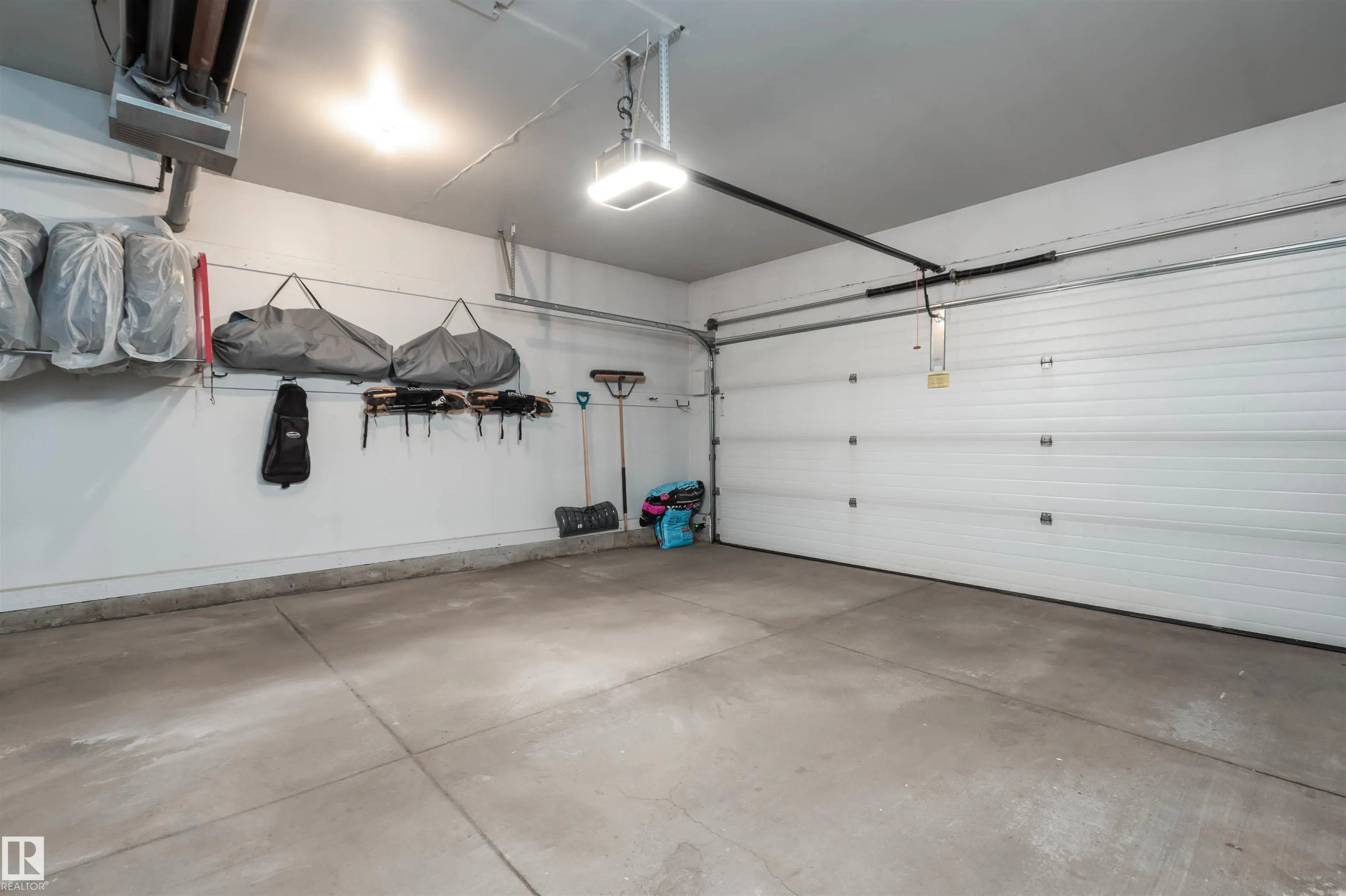 102 RIDGEMONT Crescent